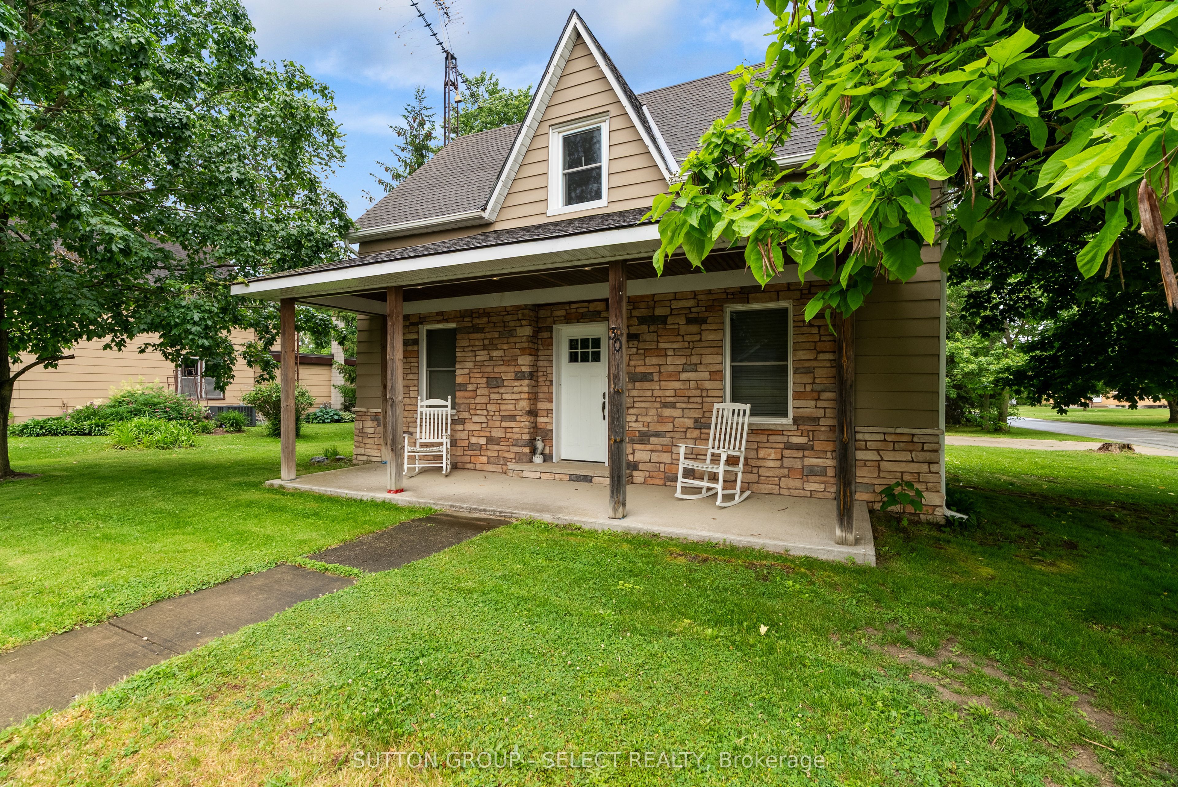 30 Argyle Street, Lambton Shores, ON N0N 1J0 photo 2