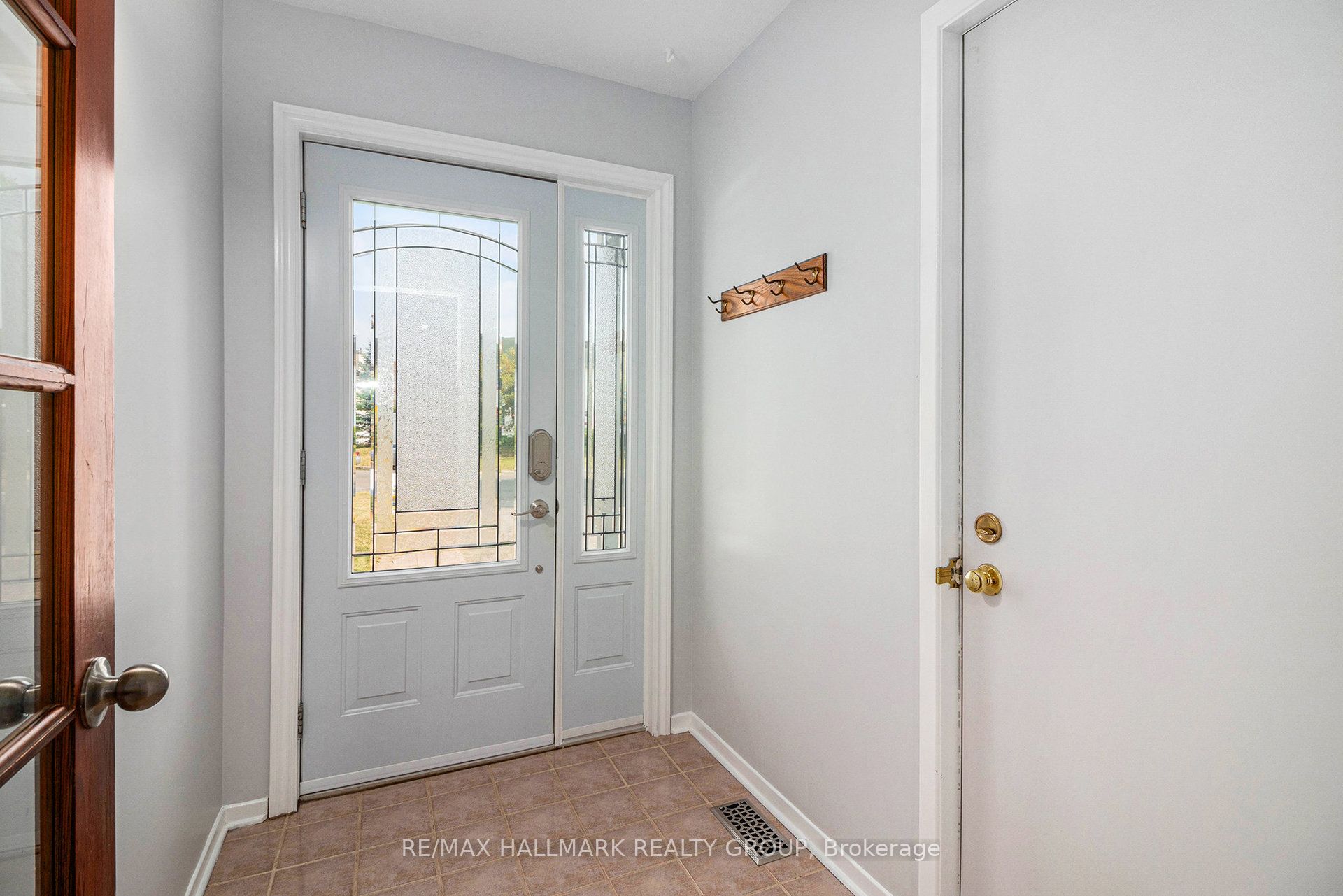 270 Mceachern Crescent, Orleans - Cumberland and Area, ON K1E 3K5 photo 2