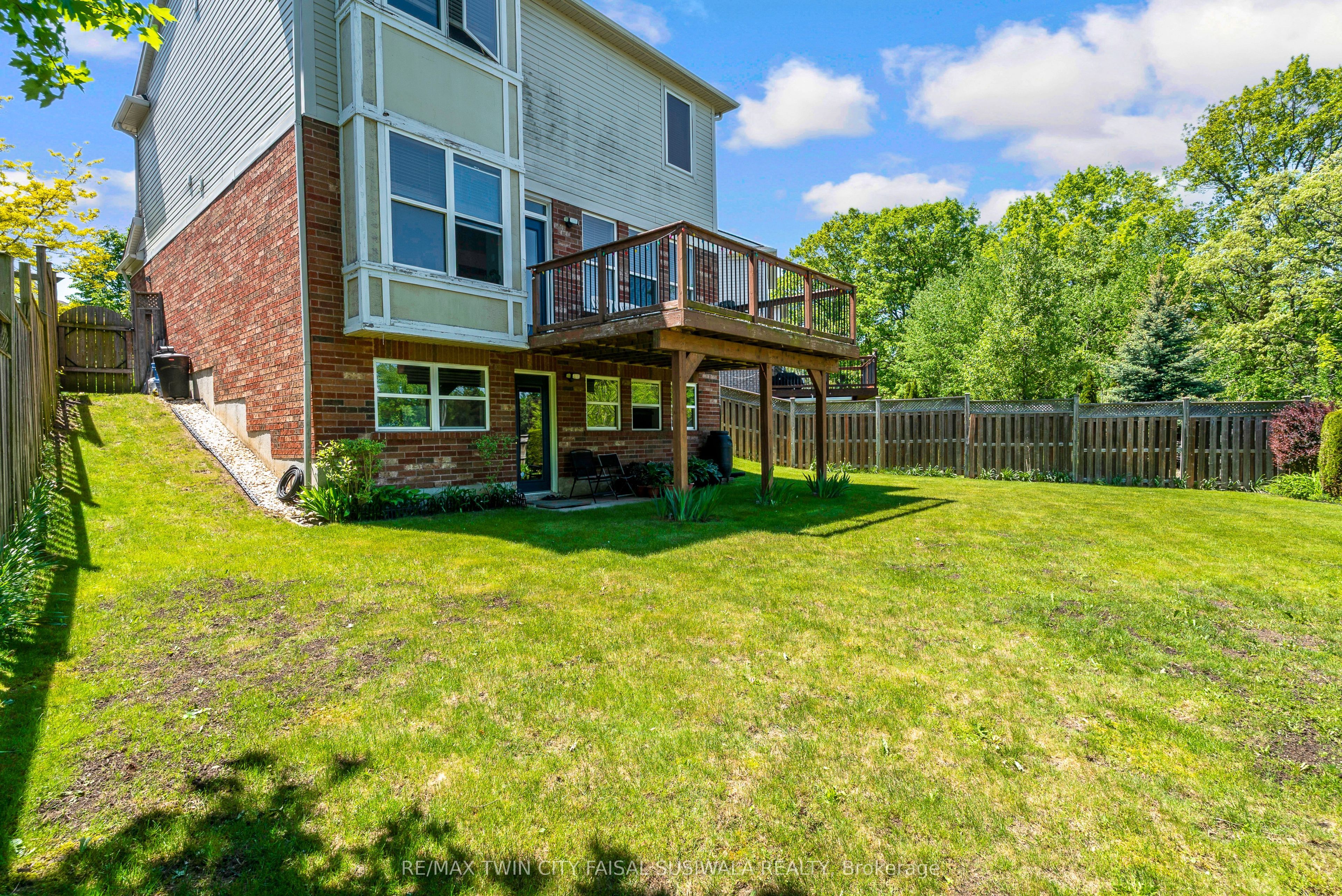 298 Garth Massey Drive, Cambridge, ON N1T 2K3 photo 3