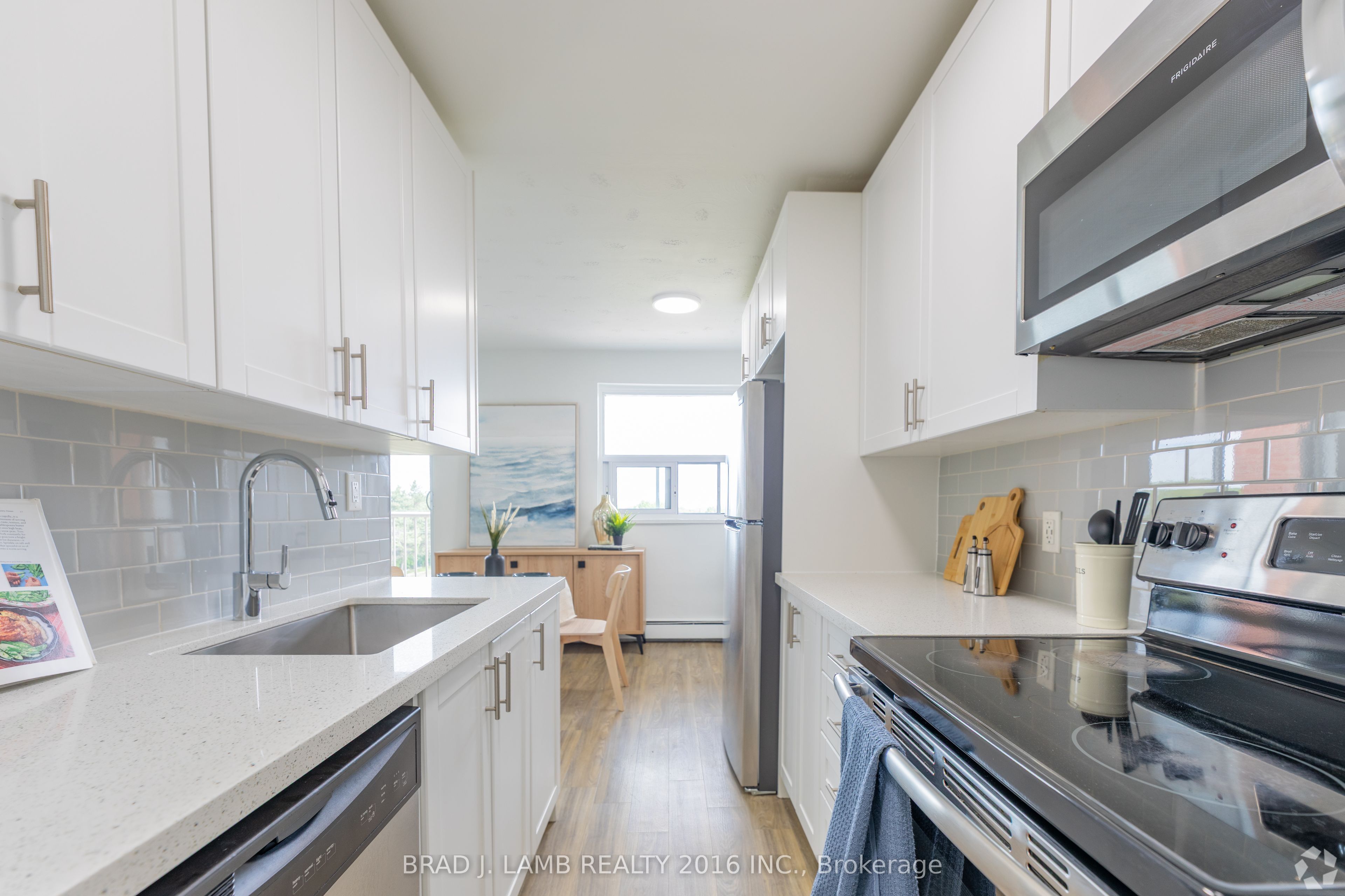 718 Lawrence Road E 304, Hamilton, ON L8K 1Z6 photo 3