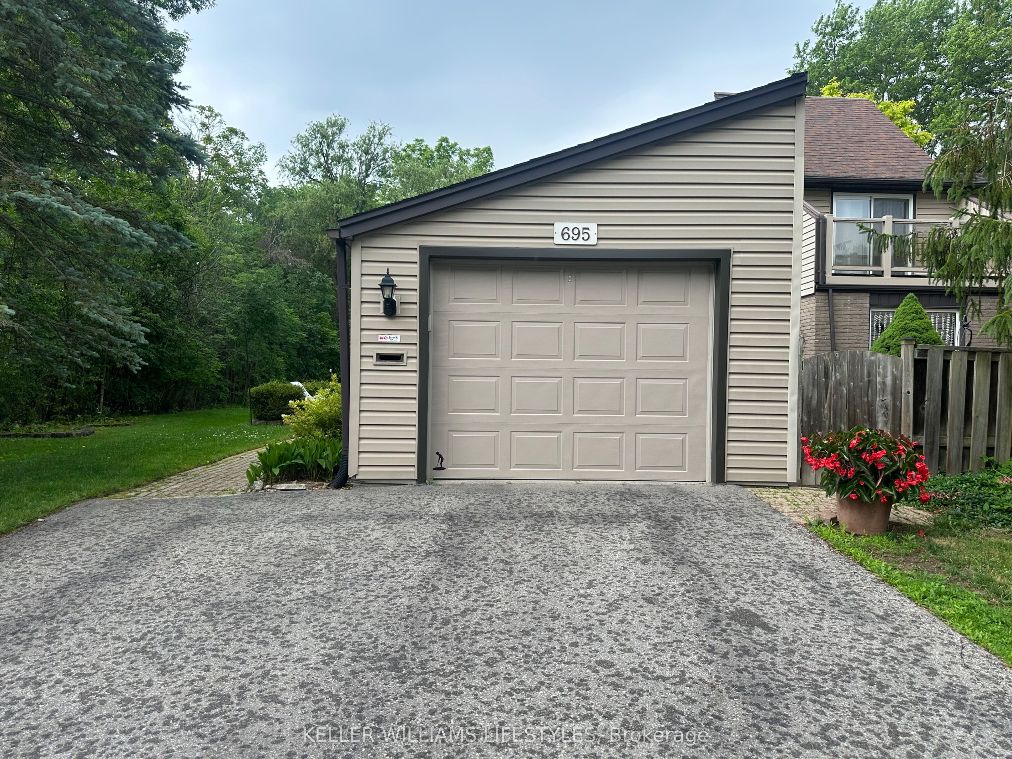 695 Woodcrest Boulevard, London South, ON N6K 1P8 photo 2