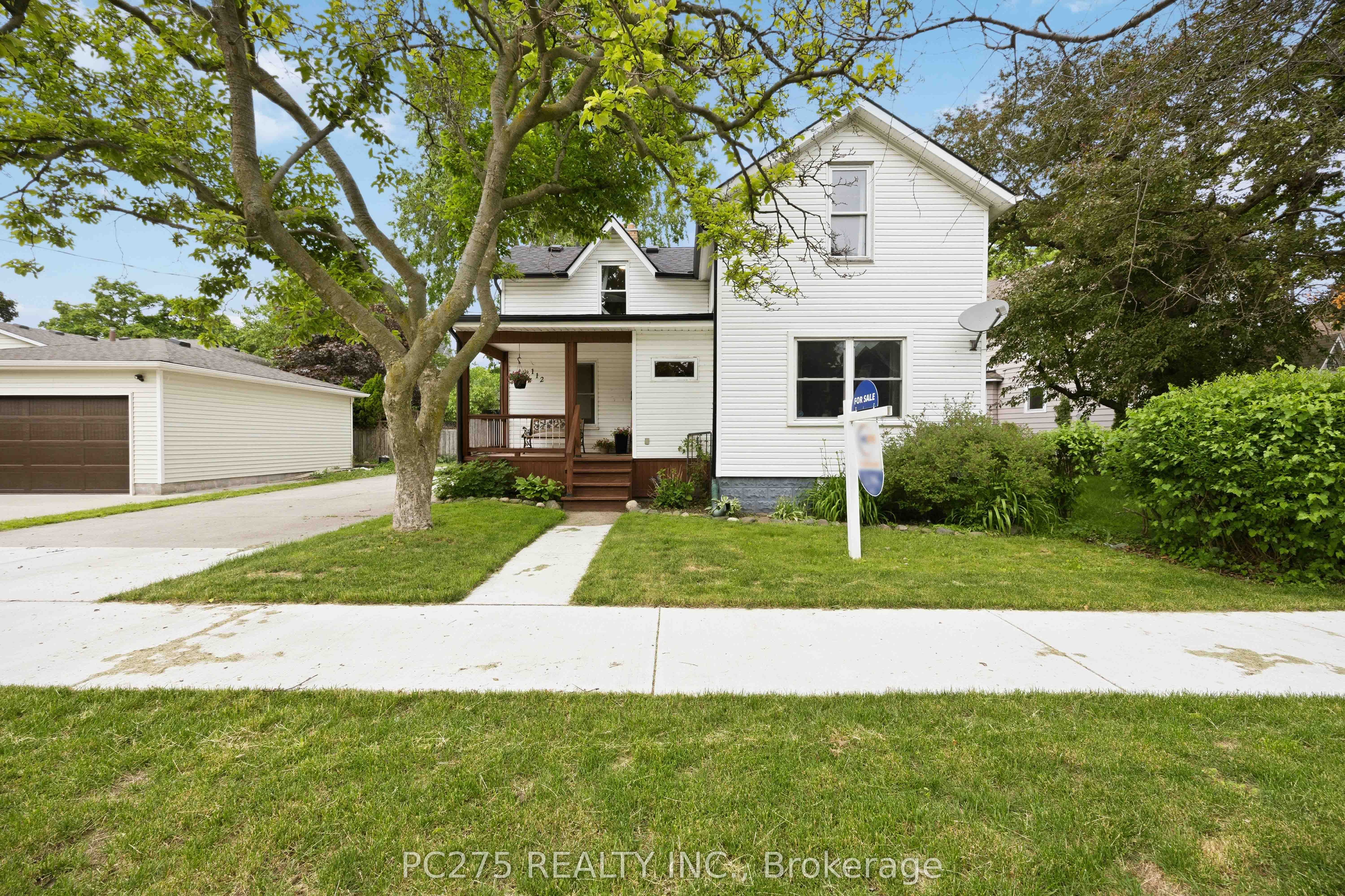 112 Essex Street, Sarnia, ON N7T 4R7 photo 2