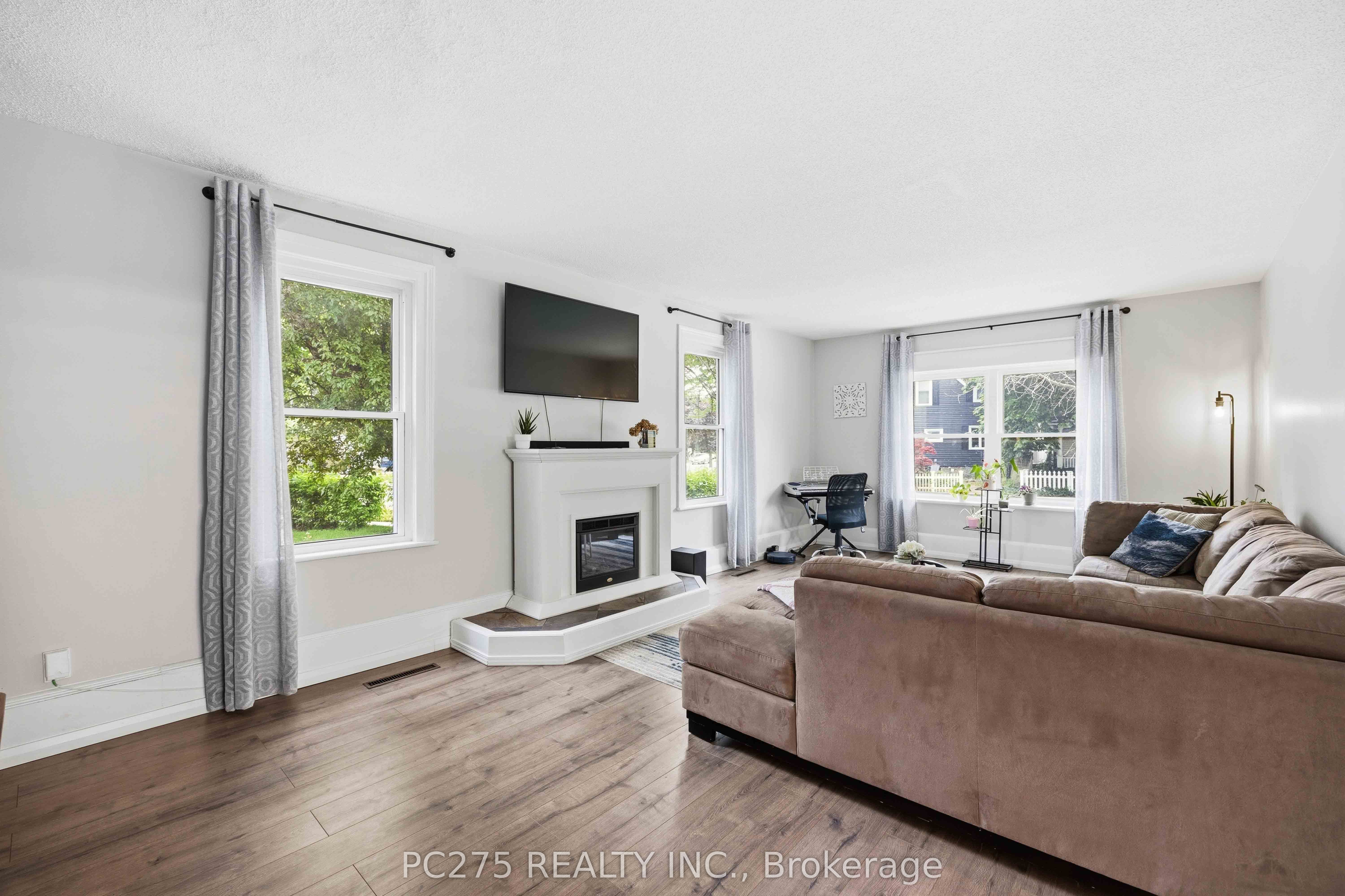 112 Essex Street, Sarnia, ON N7T 4R7 photo 4