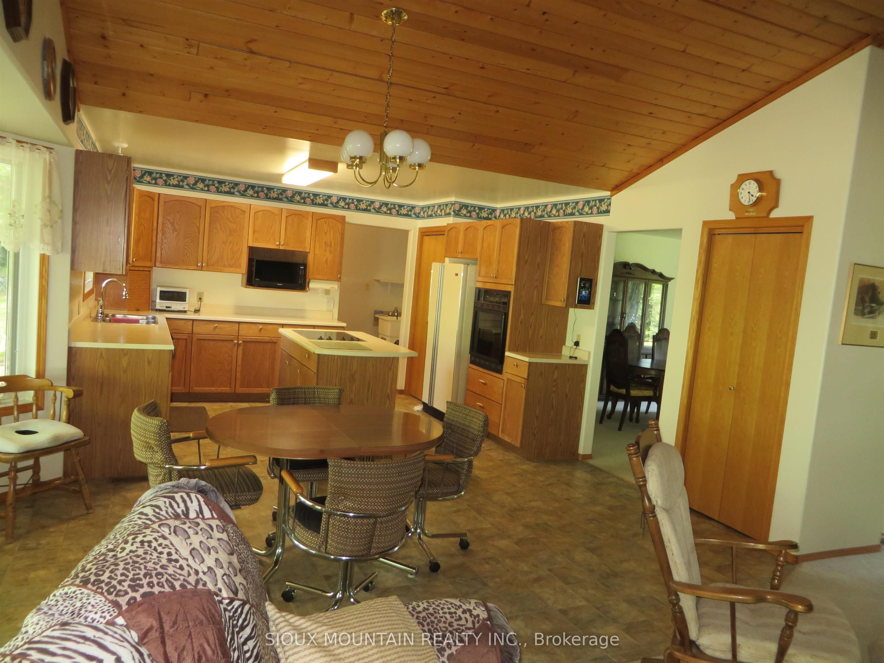 141 Forest Drive, Sioux Lookout, ON P8T 0A7 photo 4