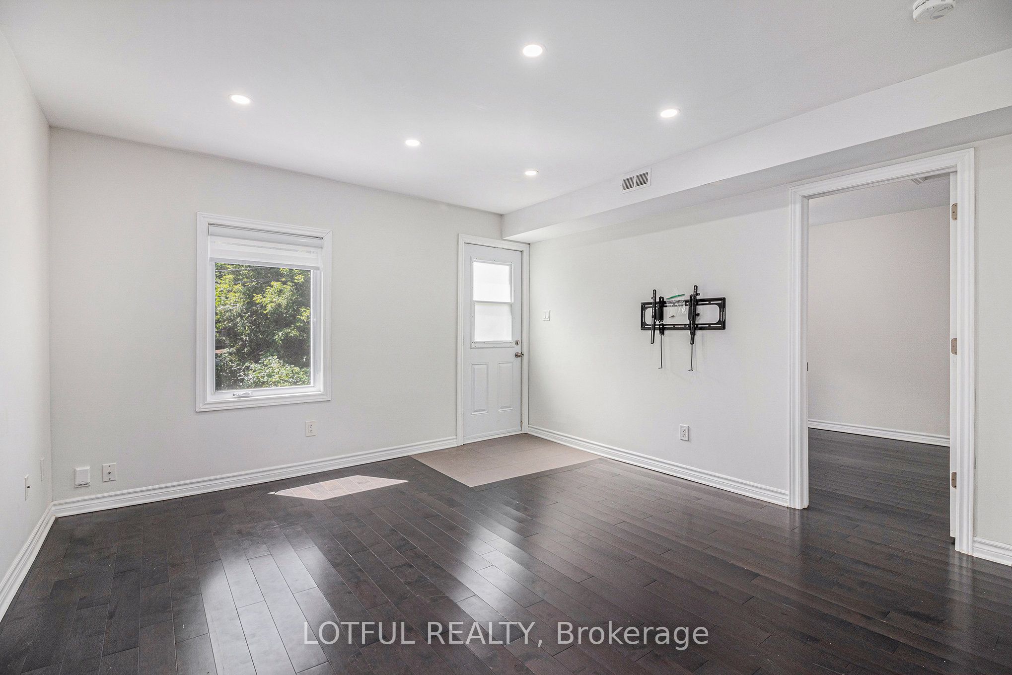 278 Shakespeare Street 2, Vanier and Kingsview Park, ON K1L 5M5 photo 3
