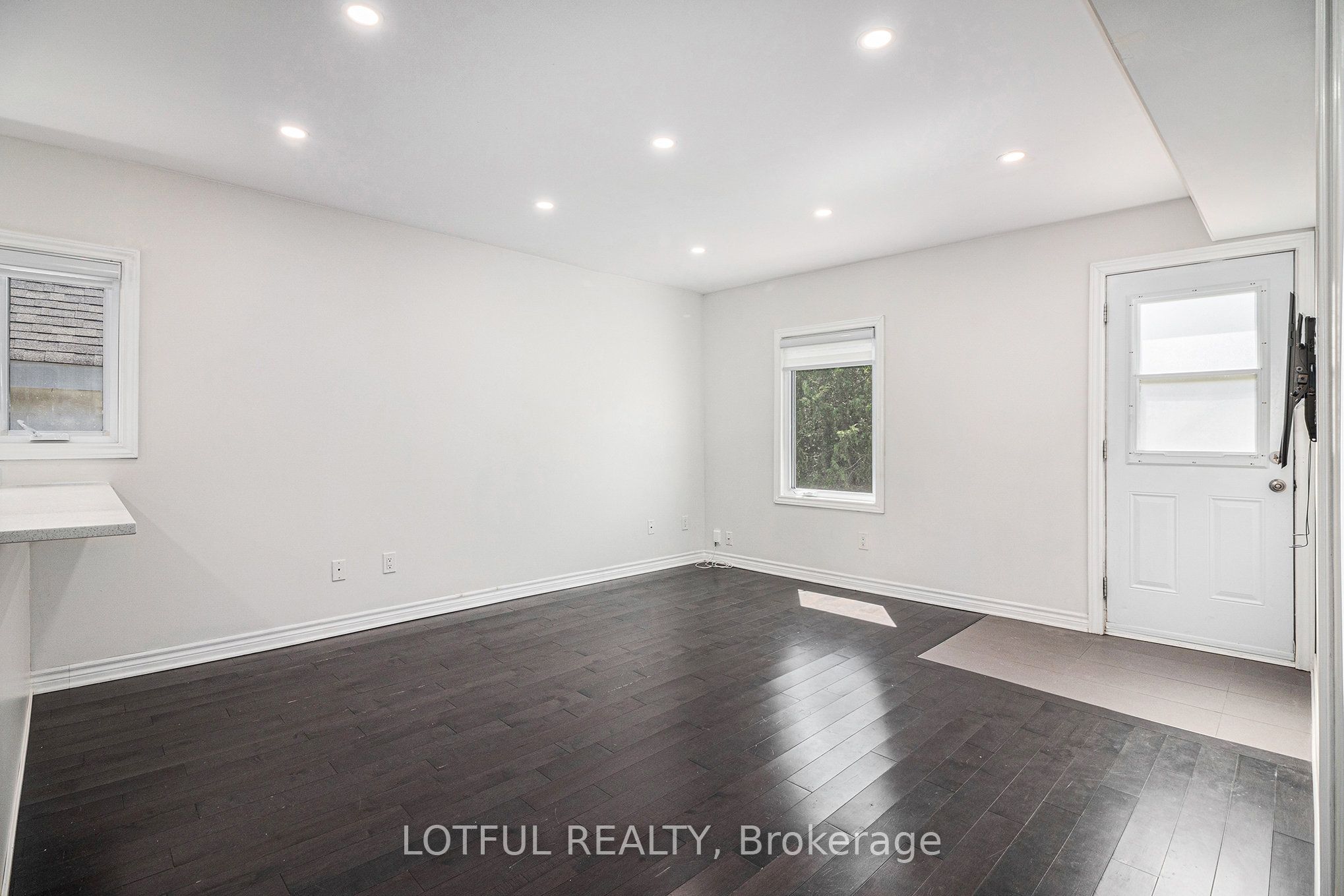 278 Shakespeare Street 2, Vanier and Kingsview Park, ON K1L 5M5 photo 4