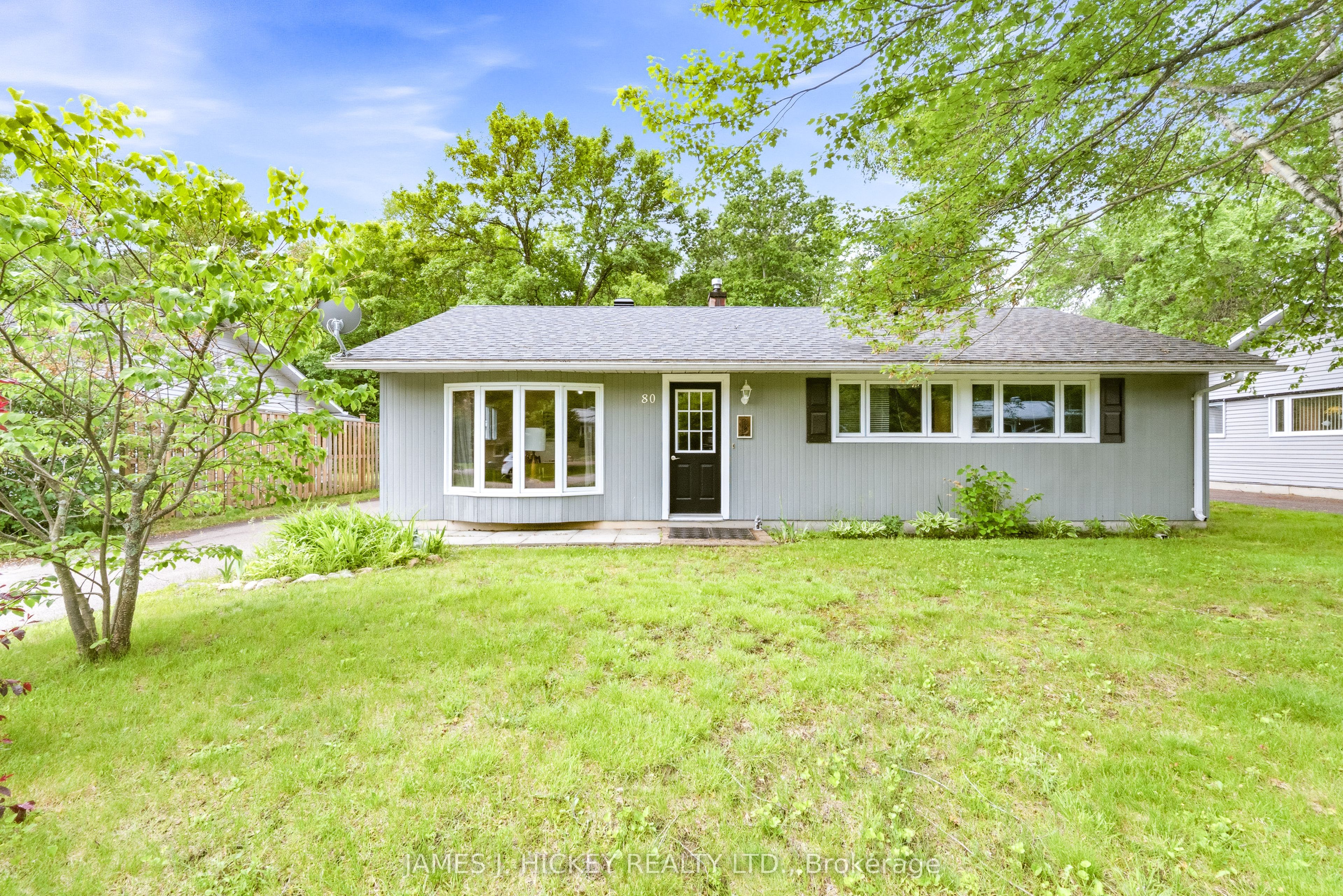 80 Beach Avenue, Deep River, ON K0J 1P0