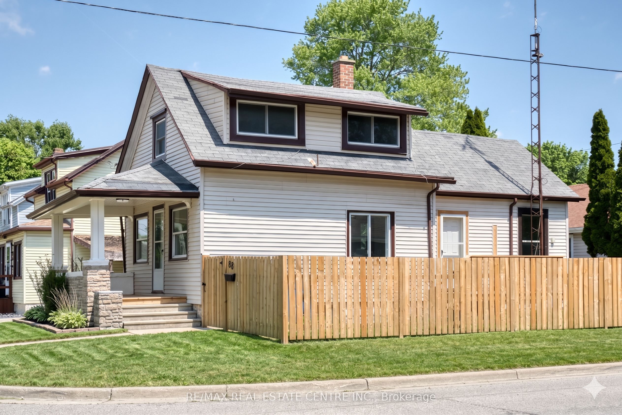 88 Lorne Avenue, Chatham-Kent, ON N7M 1R9 photo 2