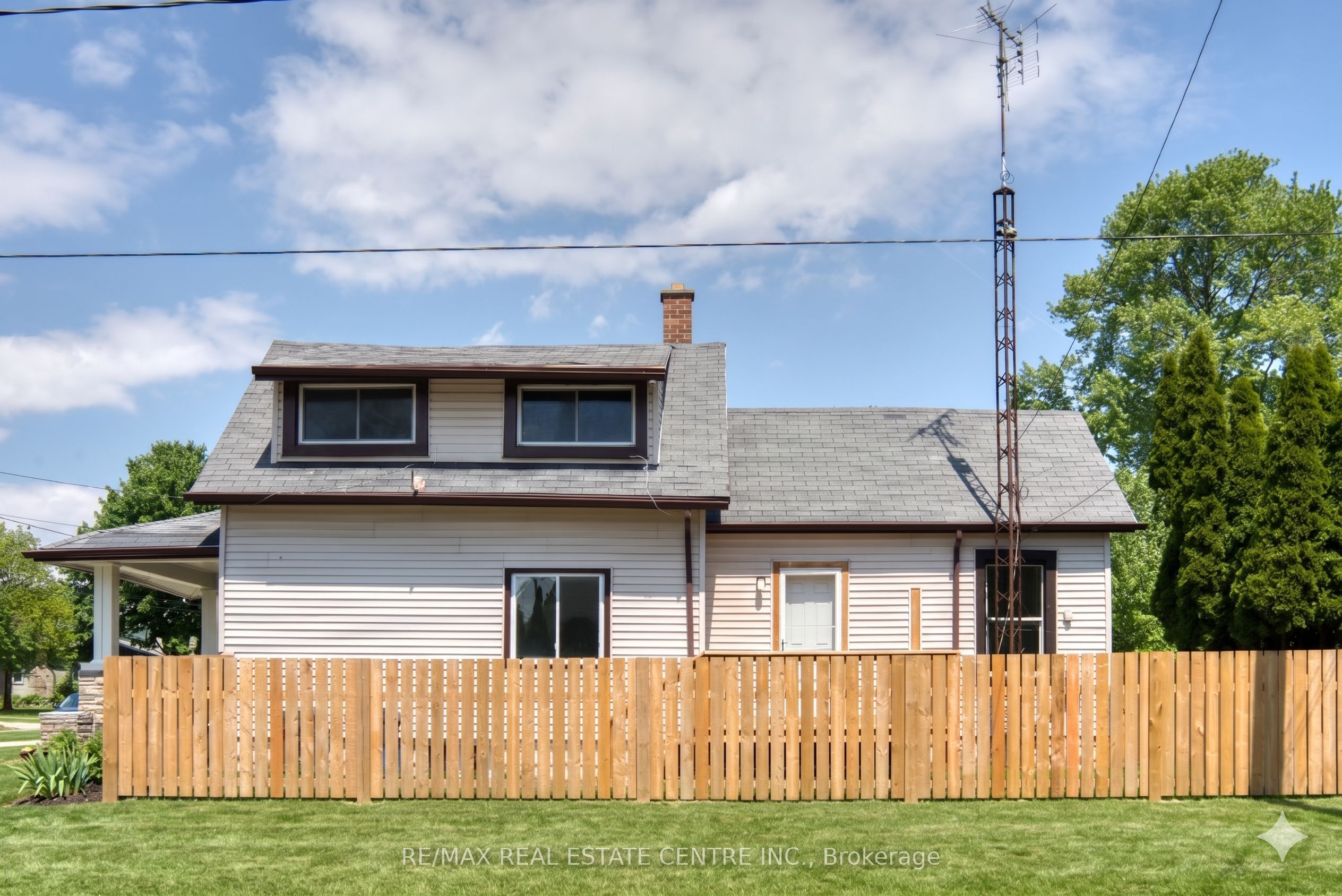 88 Lorne Avenue, Chatham-Kent, ON N7M 1R9 photo 3
