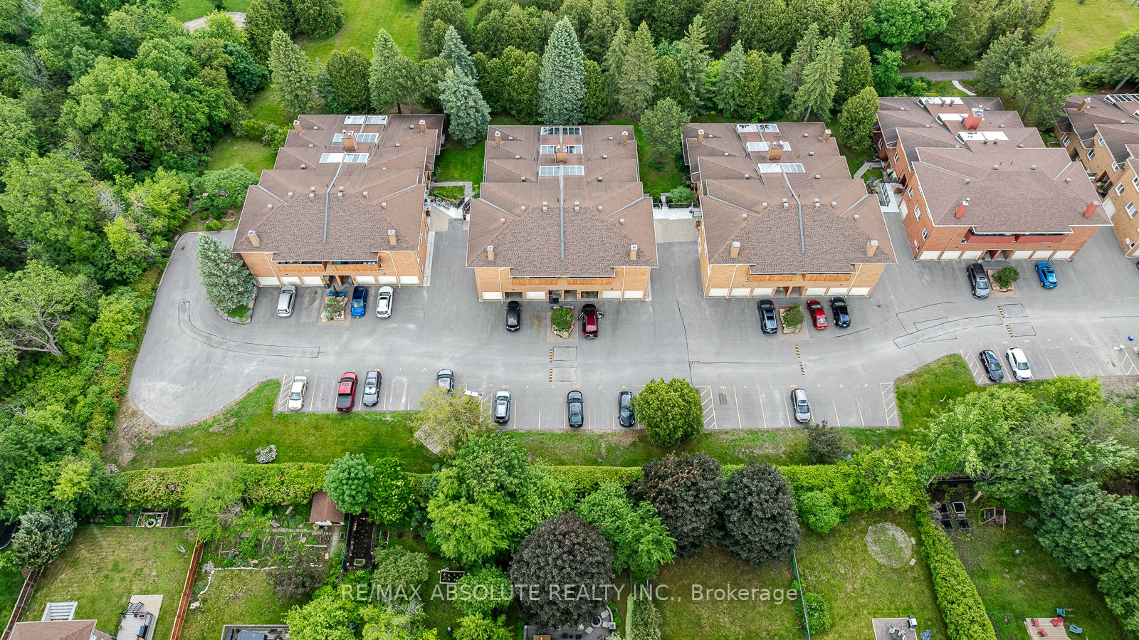 206 Stratas Court, Kanata, ON K2L 3K5 photo 3