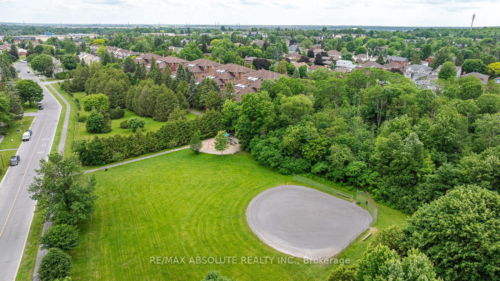 206 Stratas Court, Kanata, ON K2L 3K5 photo 4