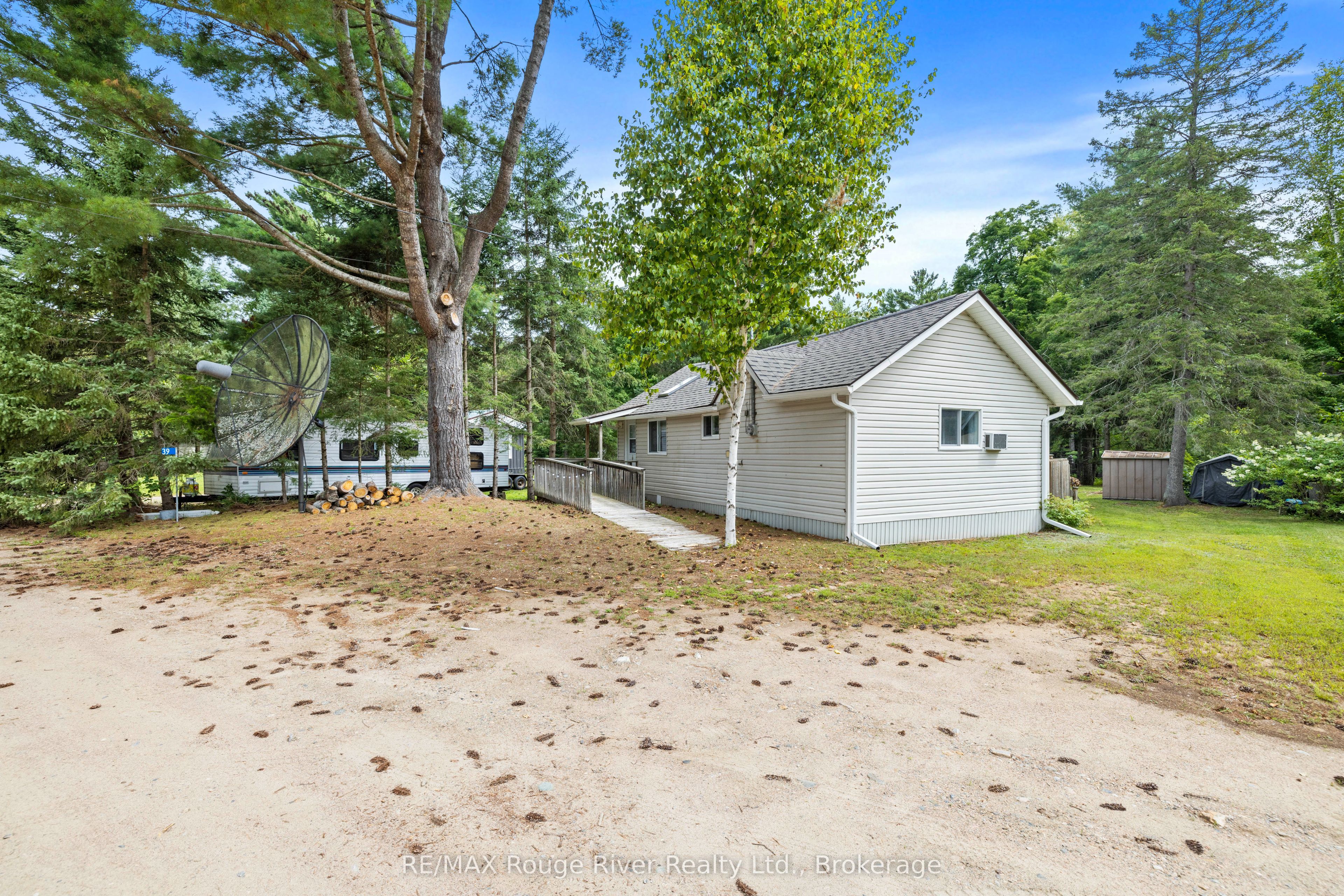 39 Hobo Lane, Hastings Highlands, ON K0L 1C0 photo 2