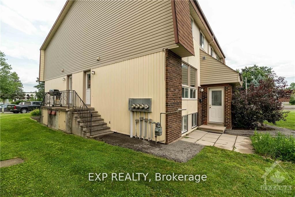 20 FORESTER Crescent C, Bells Corners and South to Fallowfield, ON K2H 8X9 photo 4