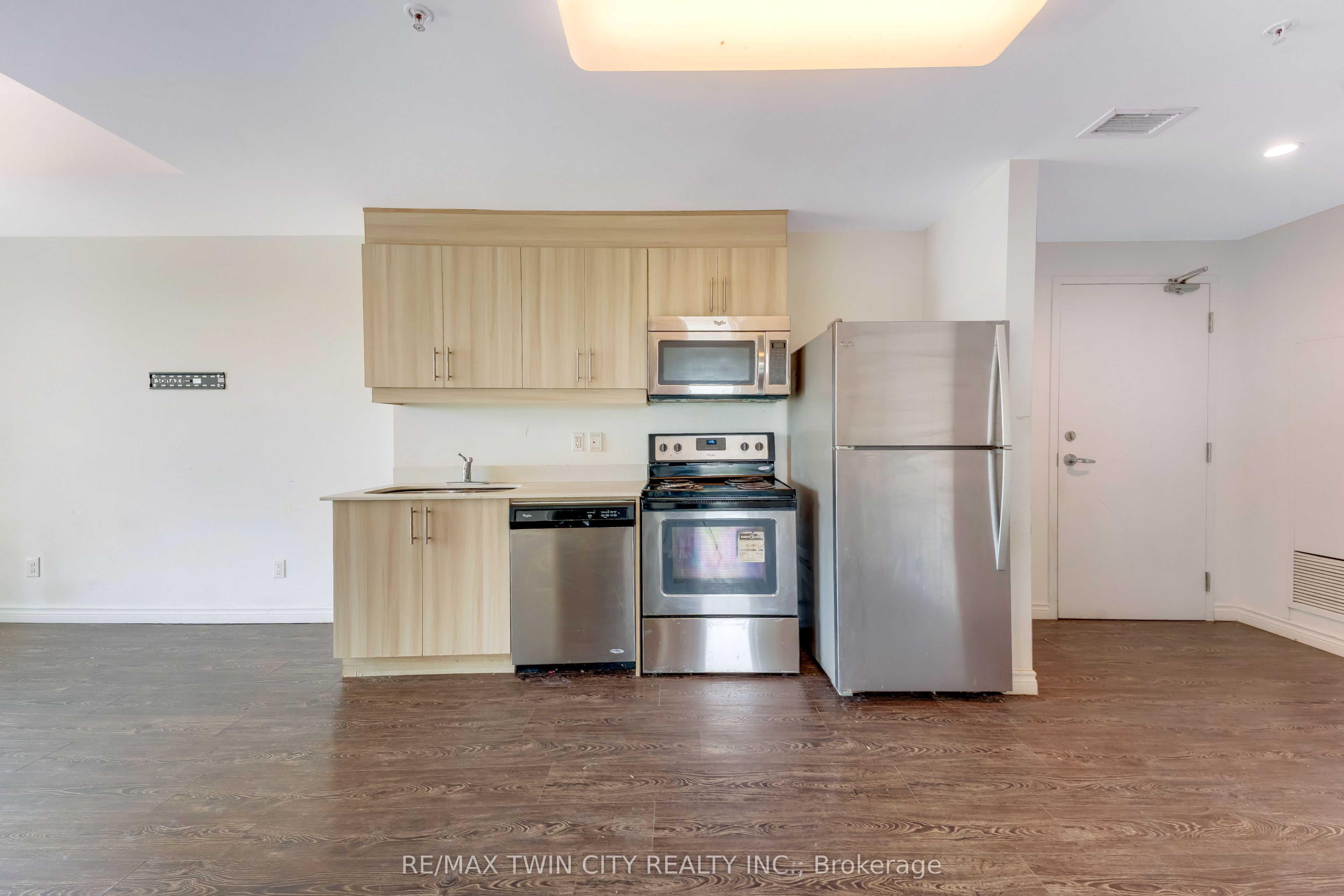 158 King Street N 802, Waterloo, ON N2J 0E5 photo 5