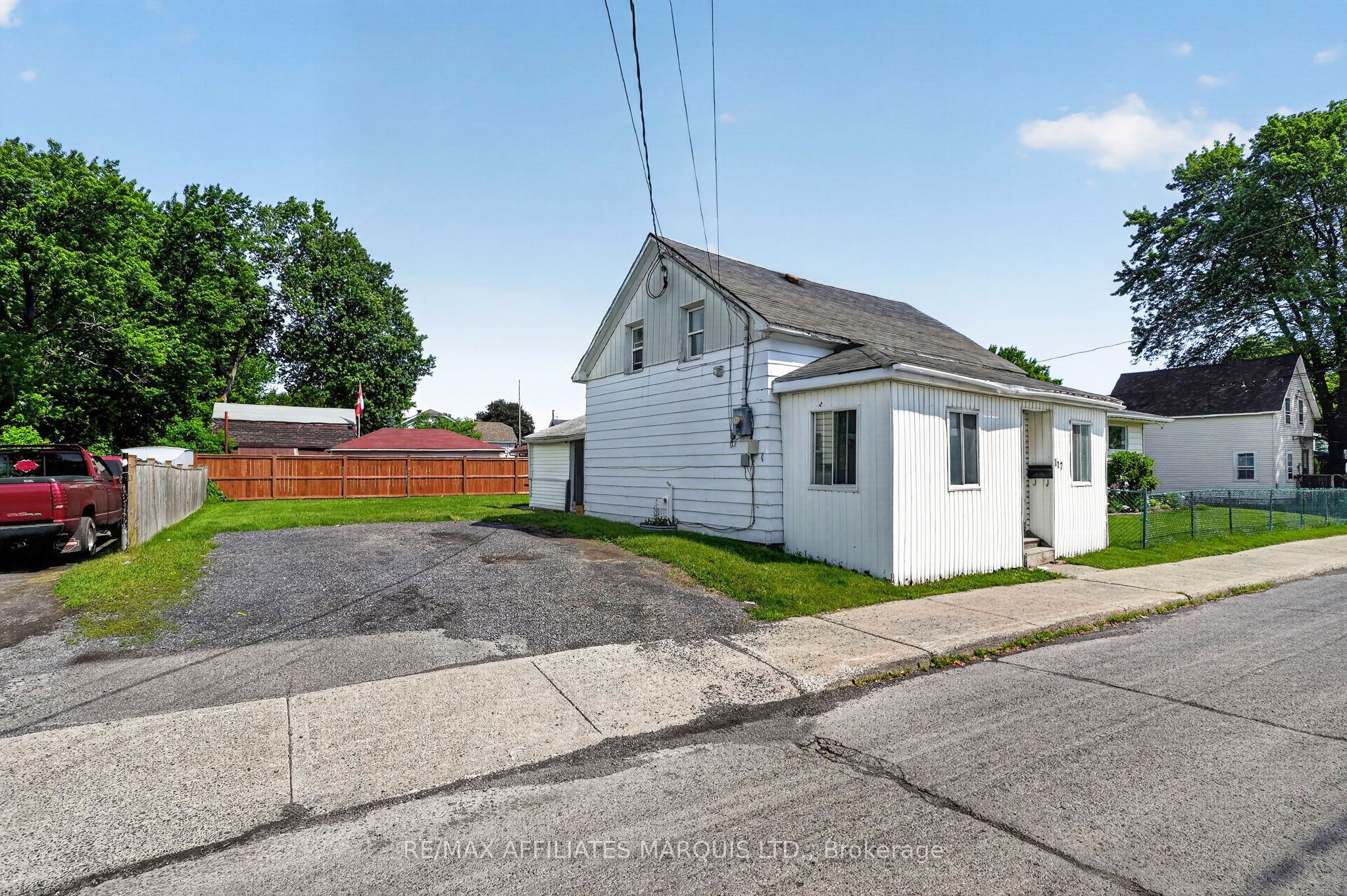117 Sixth Street W, Cornwall, ON K6J 2W7 photo 2