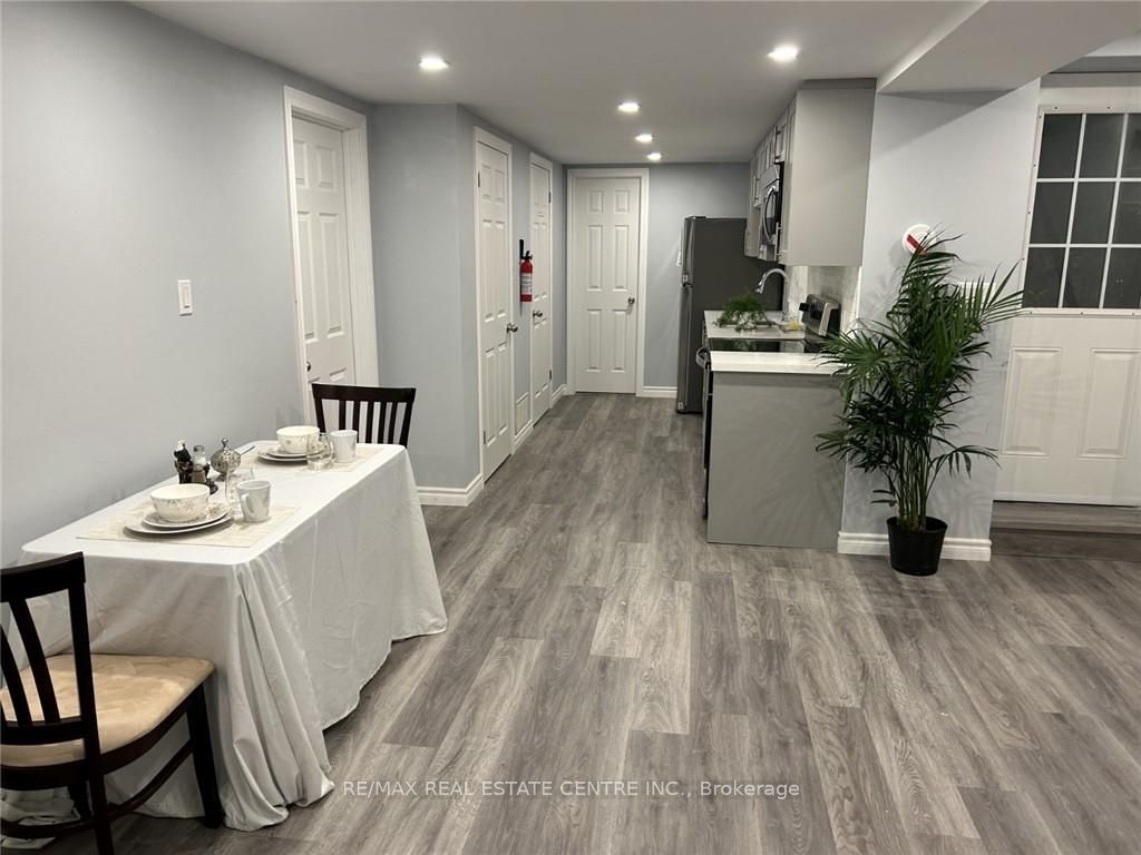 707 Mohawk Road BSMNT, Hamilton, ON L9G 2X1 photo 3