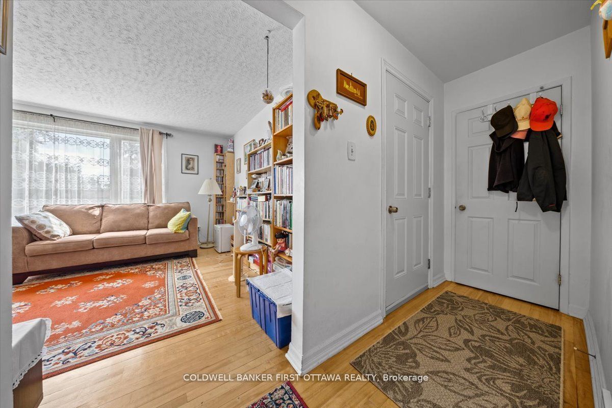 902 Watson Street, Britannia Heights - Queensway Terrace N and Area, ON K2B 6B9 photo 5