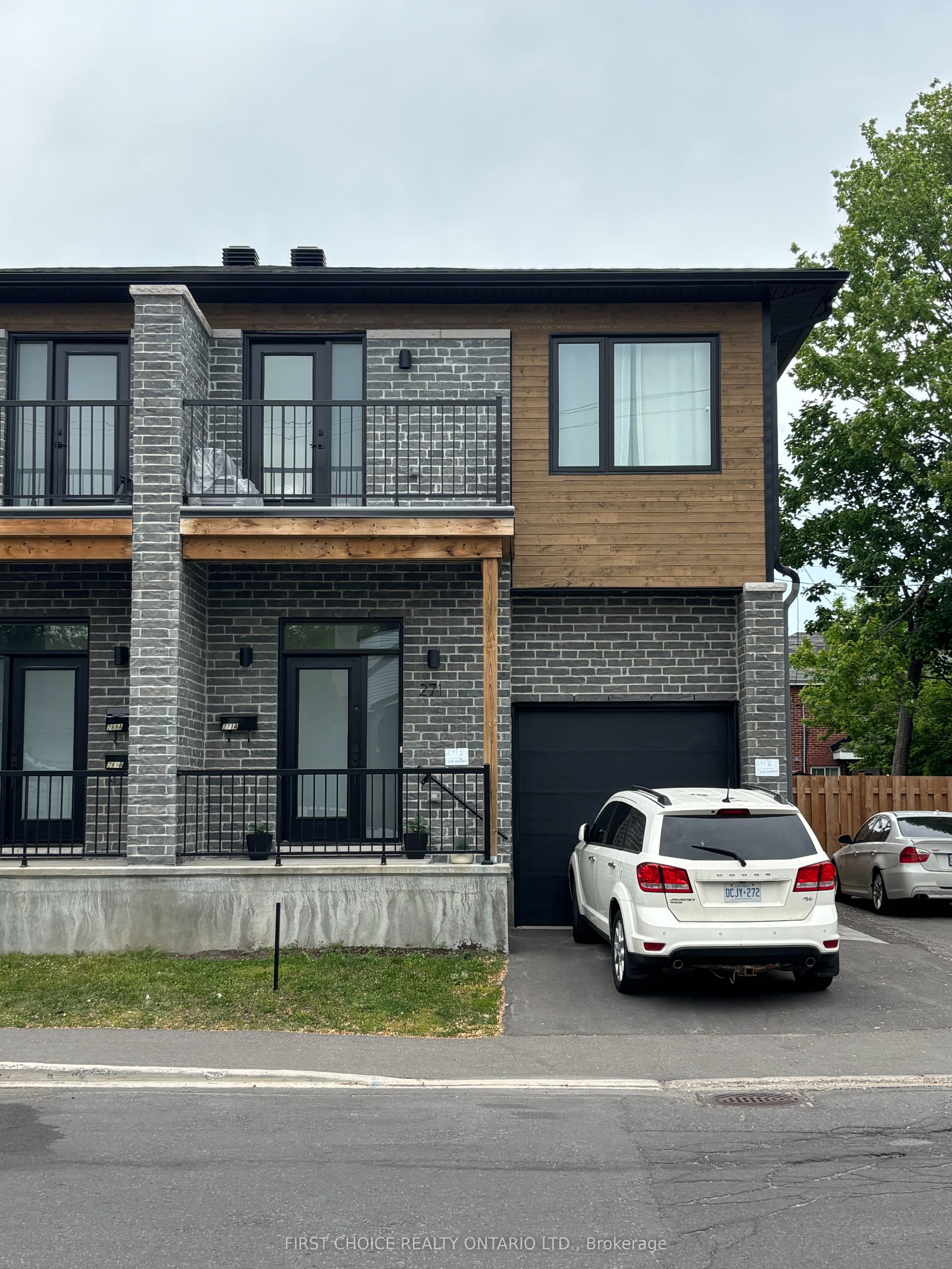 271 Queen Mary Street, Overbrook - Castleheights and Area, ON K1K 1X1 photo 2