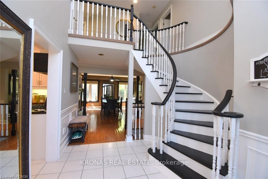 26 Banbury Drive, Hamilton, ON L9K 1H8 photo 3