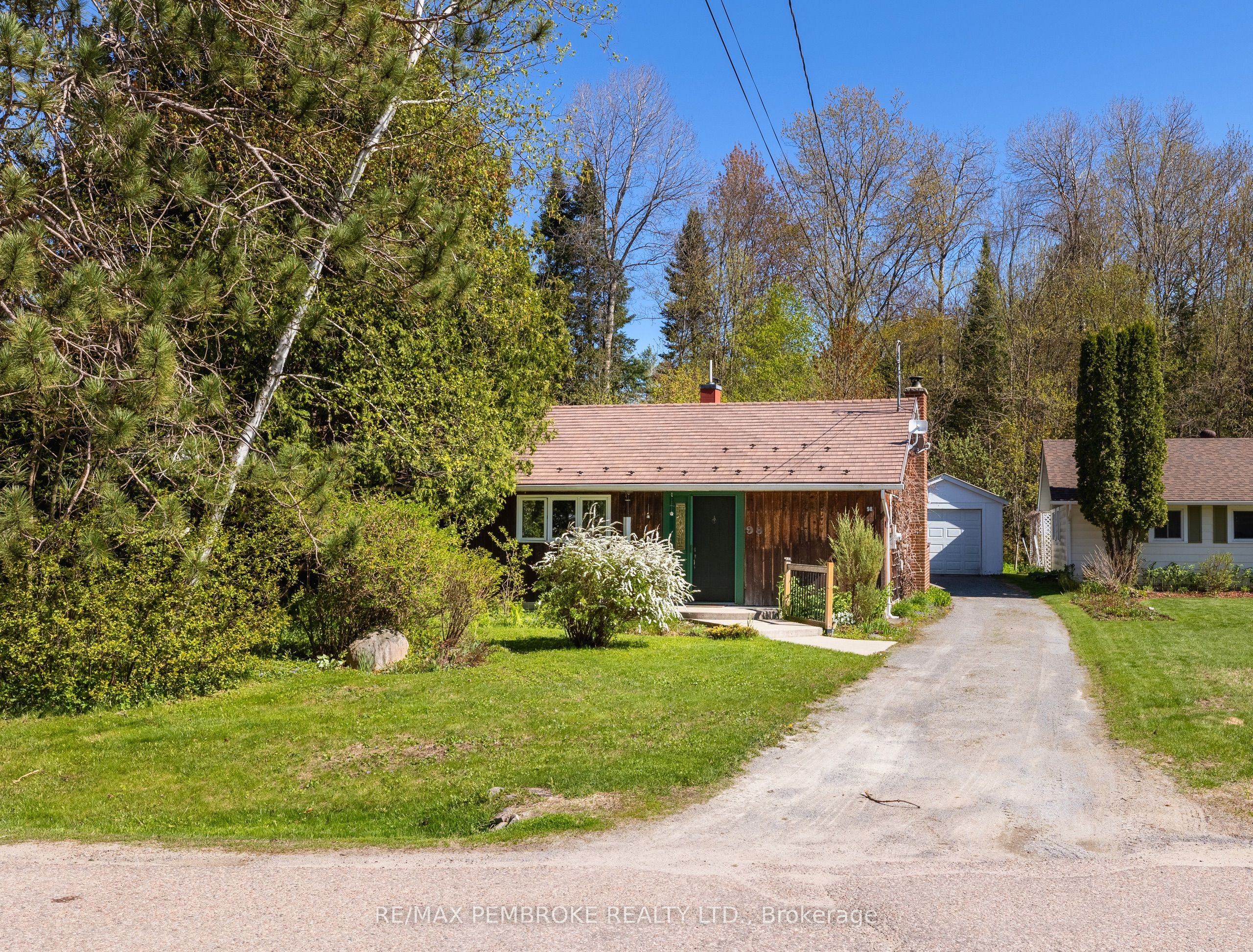 98 Glendale Avenue, Deep River, ON K0J 1P0 photo 5