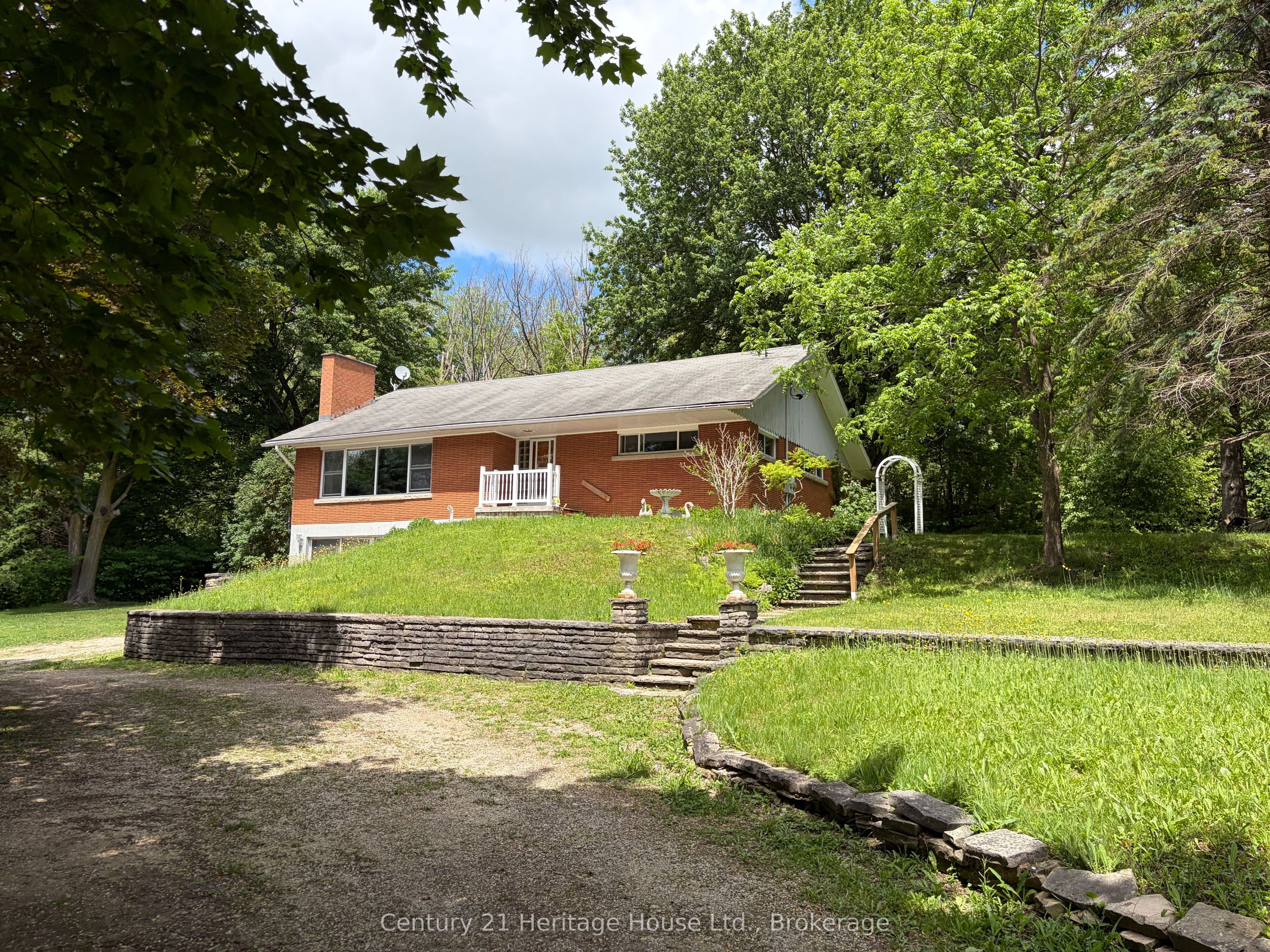 252 Durham Road W, West Grey, ON N0G 1R0