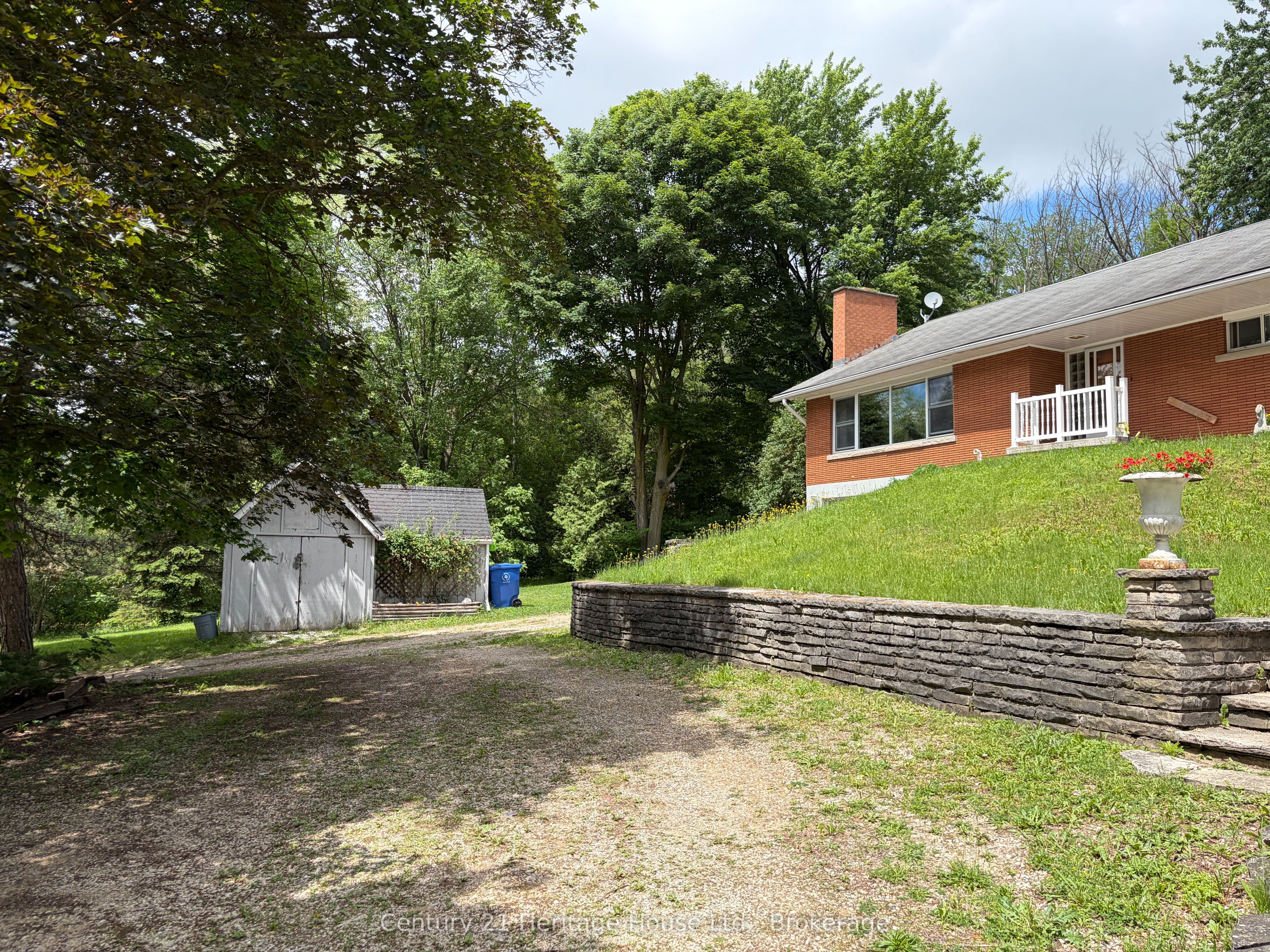 252 Durham Road W, West Grey, ON N0G 1R0 photo 2