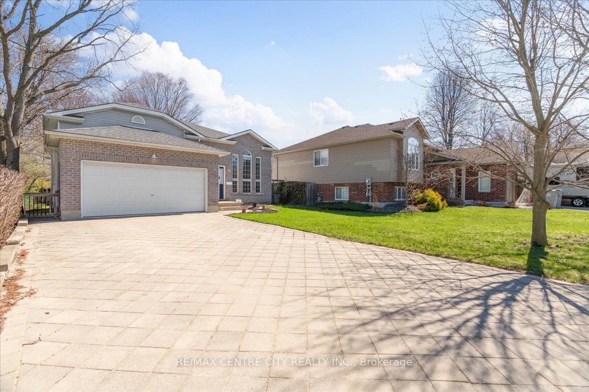 19 Dell Drive, Strathroy-Caradoc, ON N7G 1C6 photo 3