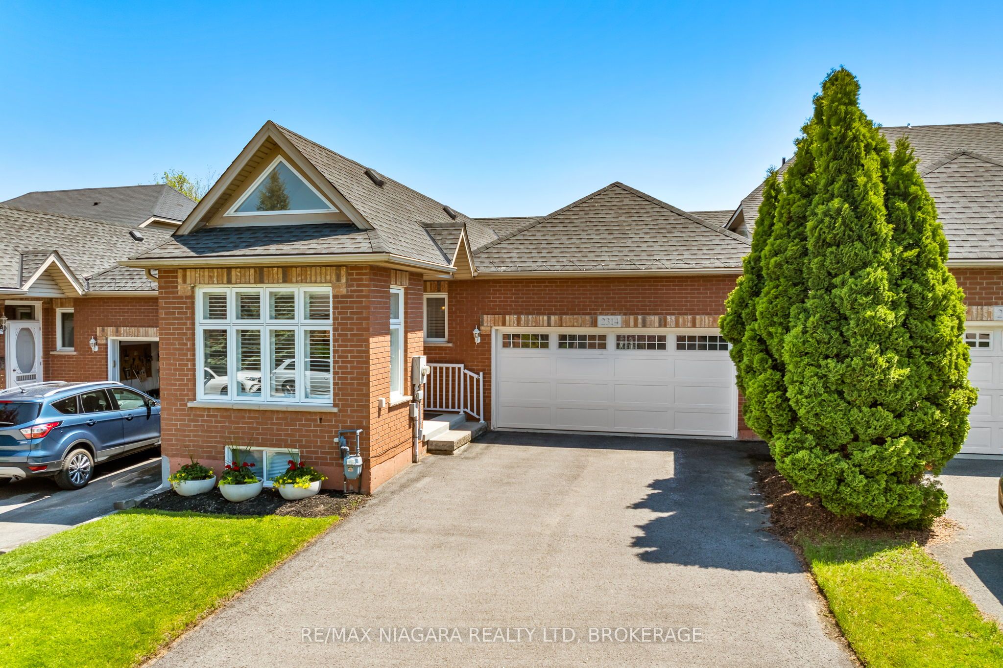 2314 Stonehaven Avenue, Niagara Falls, ON L2J 4K1 photo 2