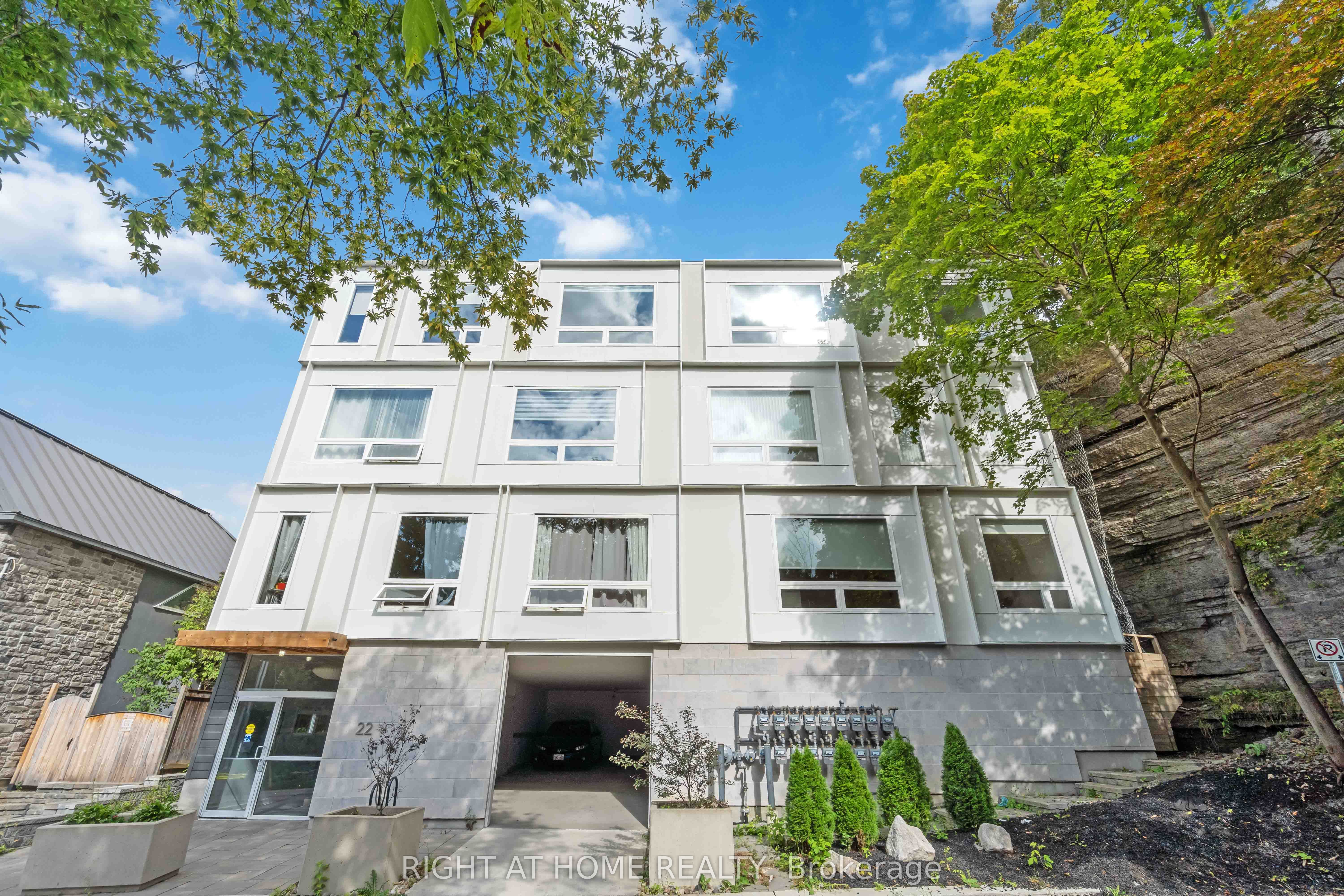 22 Perkins Street 305, West Centre Town, ON K1R 7G5