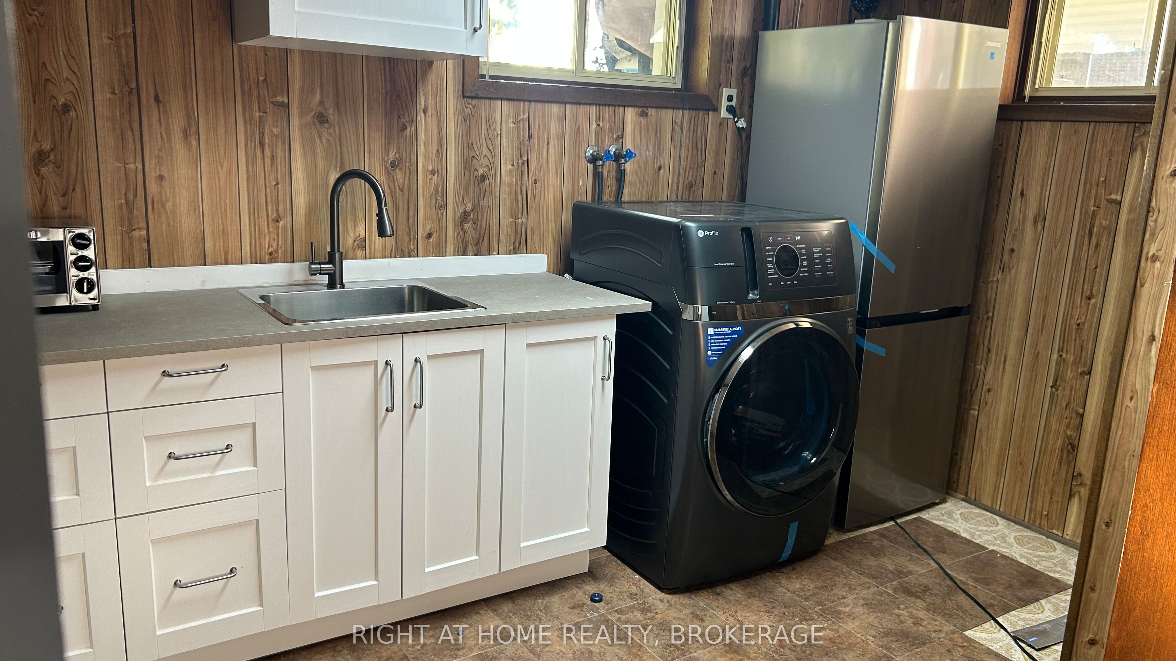 19 WHITE Street, St. Catharines, ON L2N 1Z3 photo 4