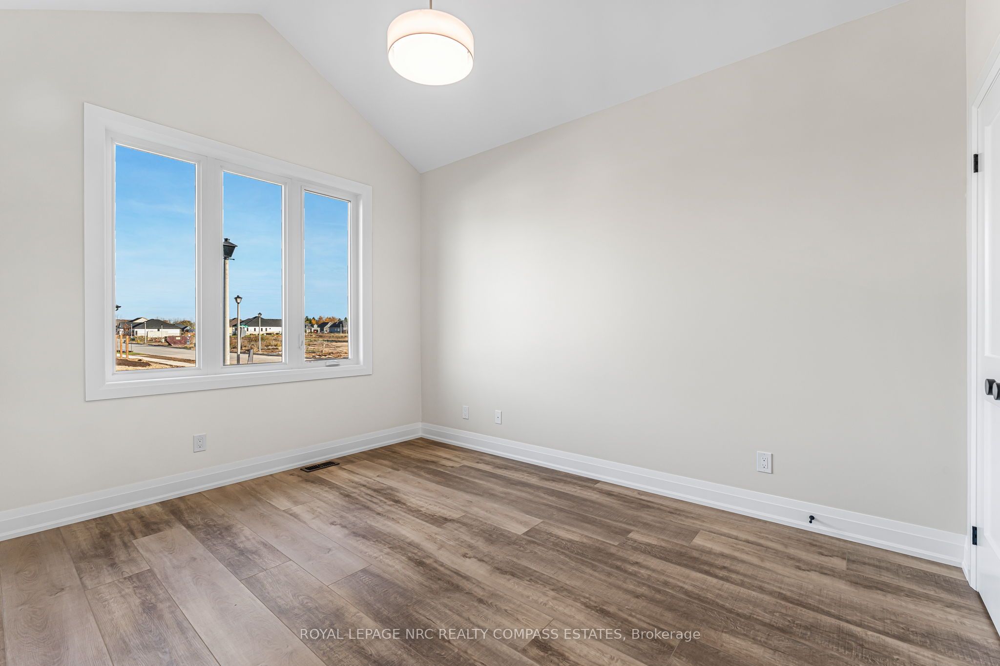 21 CROSSROADS Drive, Niagara-on-the-Lake, ON L0S 1J0 photo 3