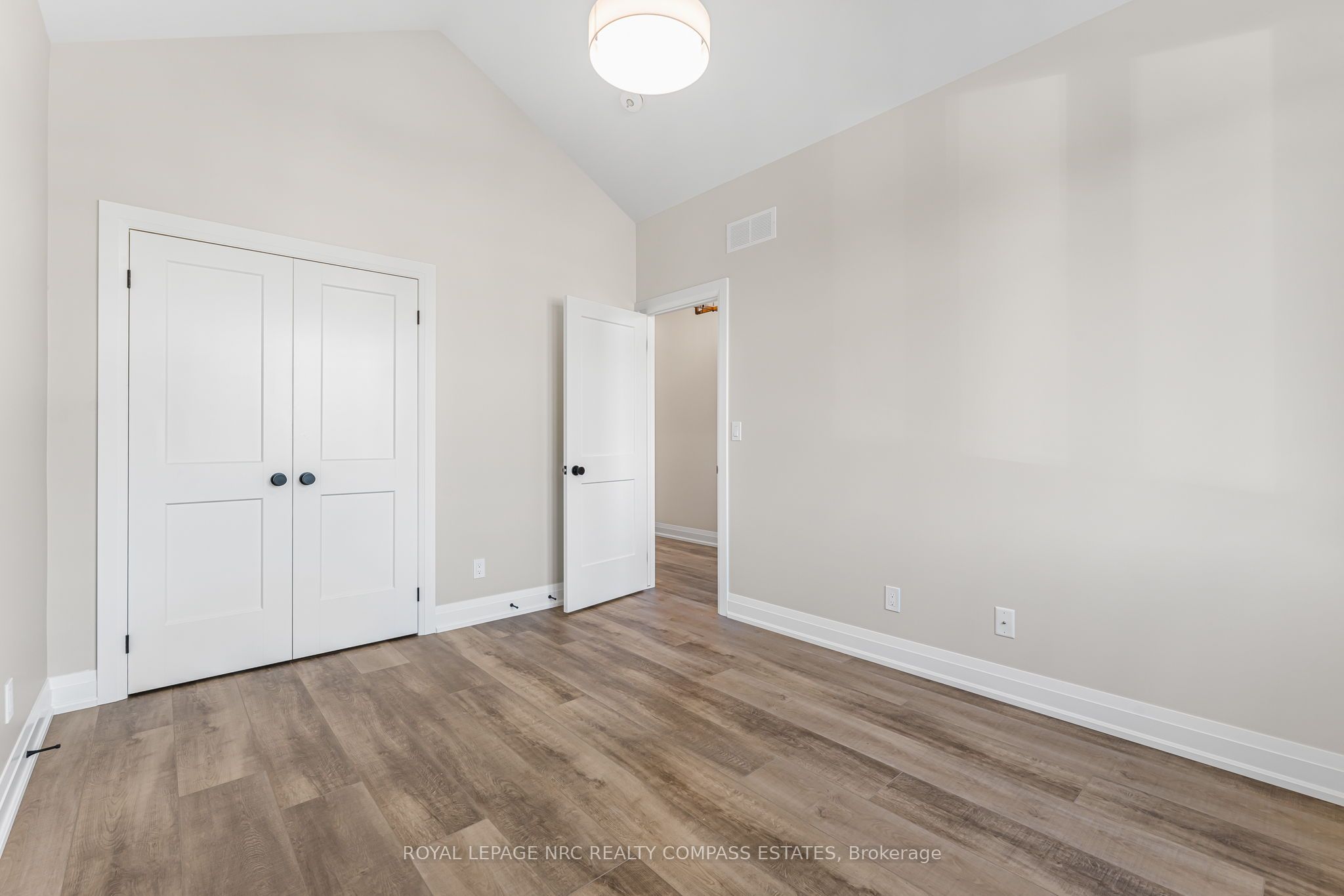 21 CROSSROADS Drive, Niagara-on-the-Lake, ON L0S 1J0 photo 4
