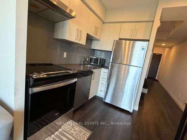 15 Queen St Street S 1604, Hamilton, ON L8P 3R6 photo 5