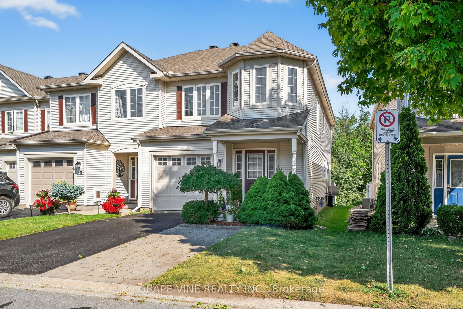 21 Fieldberry Private, Barrhaven, ON K2J 5E8 photo 2