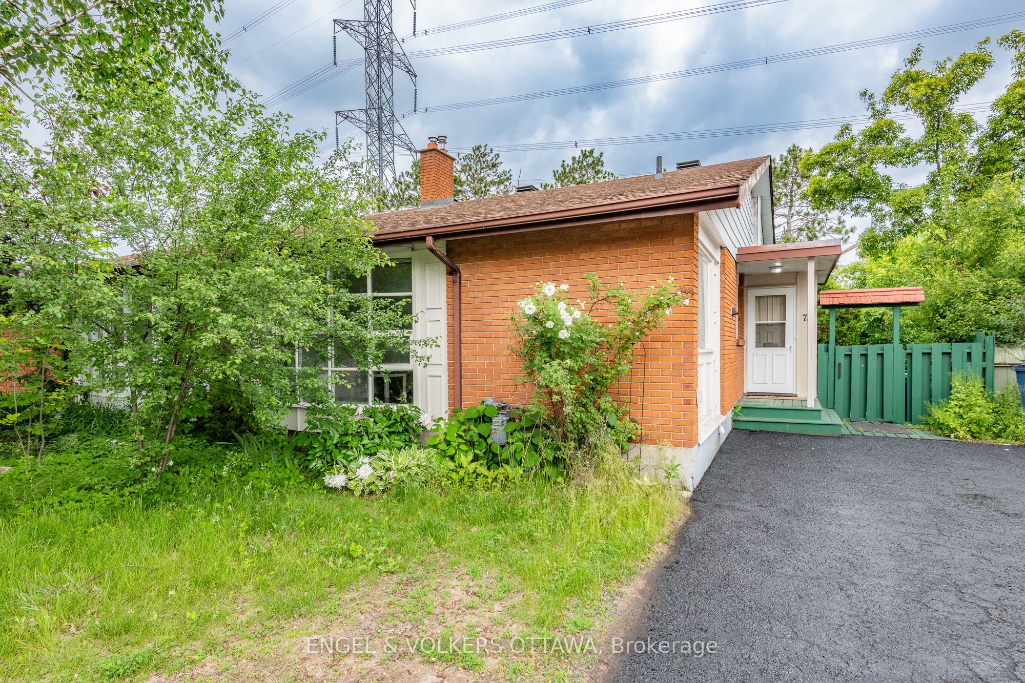 75 Woodfield Drive, Tanglewood - Grenfell Glen - Pineglen, ON K2G 0A1 photo 2