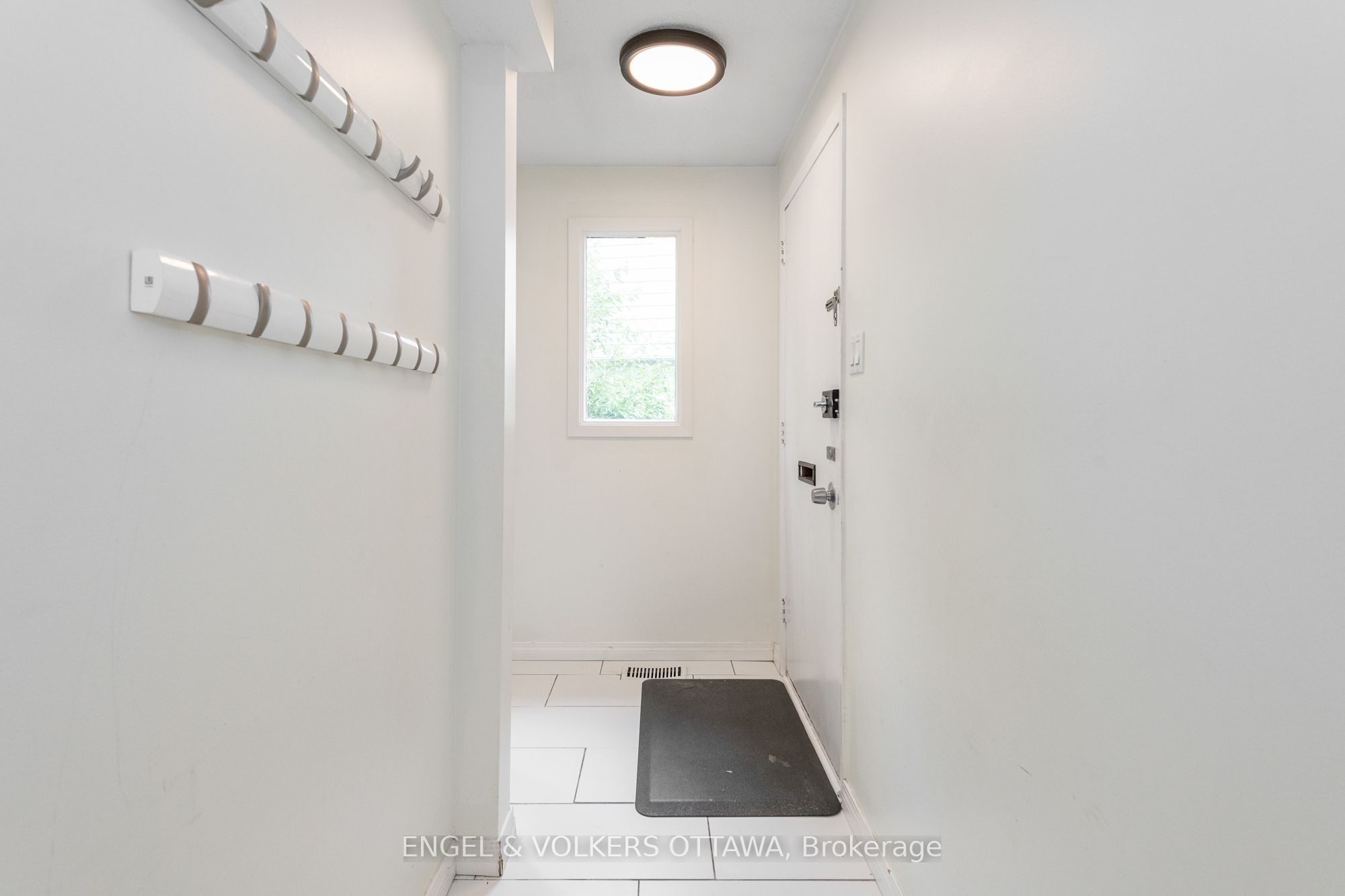 75 Woodfield Drive, Tanglewood - Grenfell Glen - Pineglen, ON K2G 0A1 photo 3