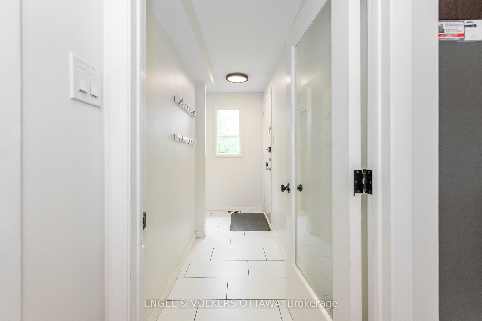 75 Woodfield Drive, Tanglewood - Grenfell Glen - Pineglen, ON K2G 0A1 photo 4
