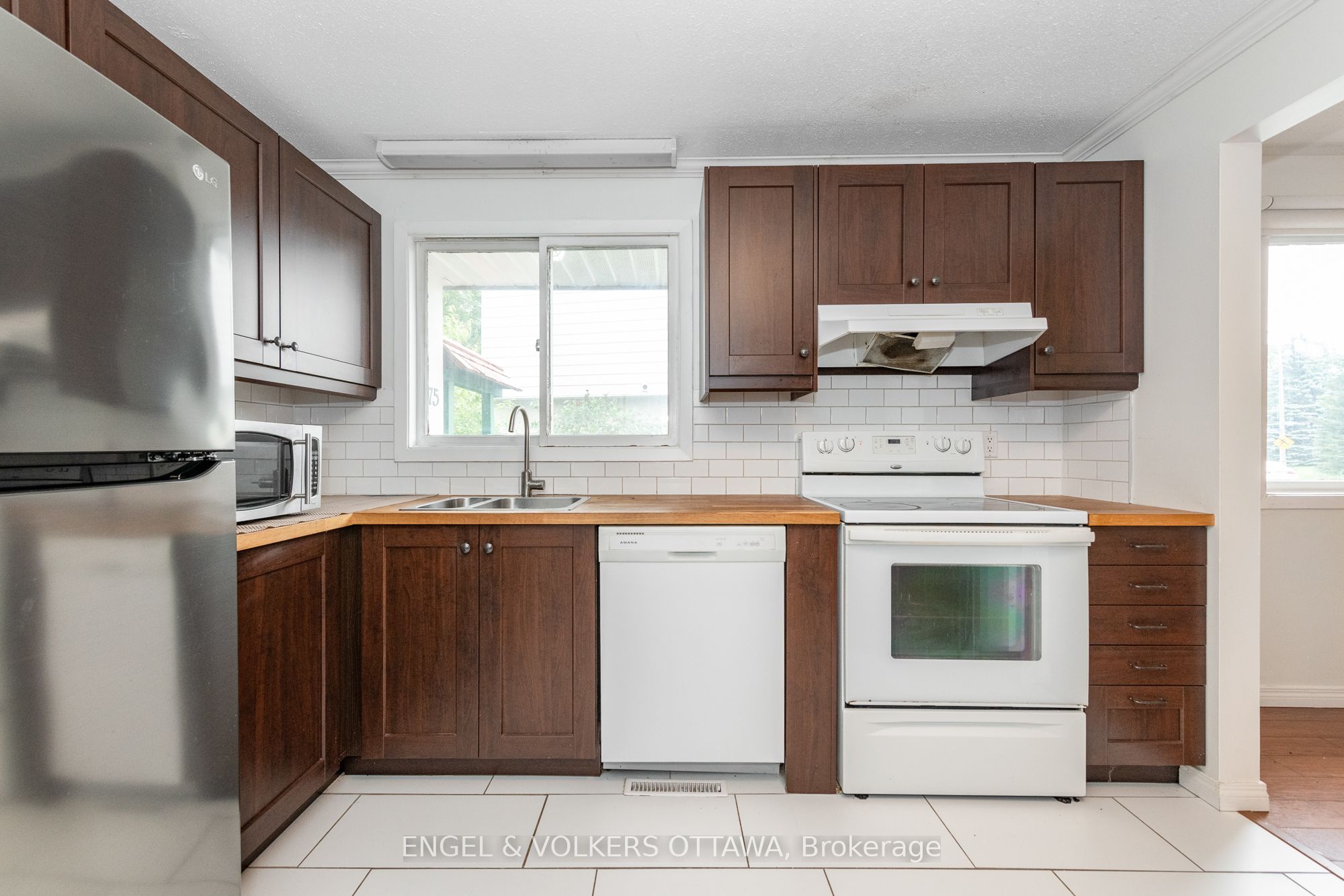75 Woodfield Drive, Tanglewood - Grenfell Glen - Pineglen, ON K2G 0A1 photo 5