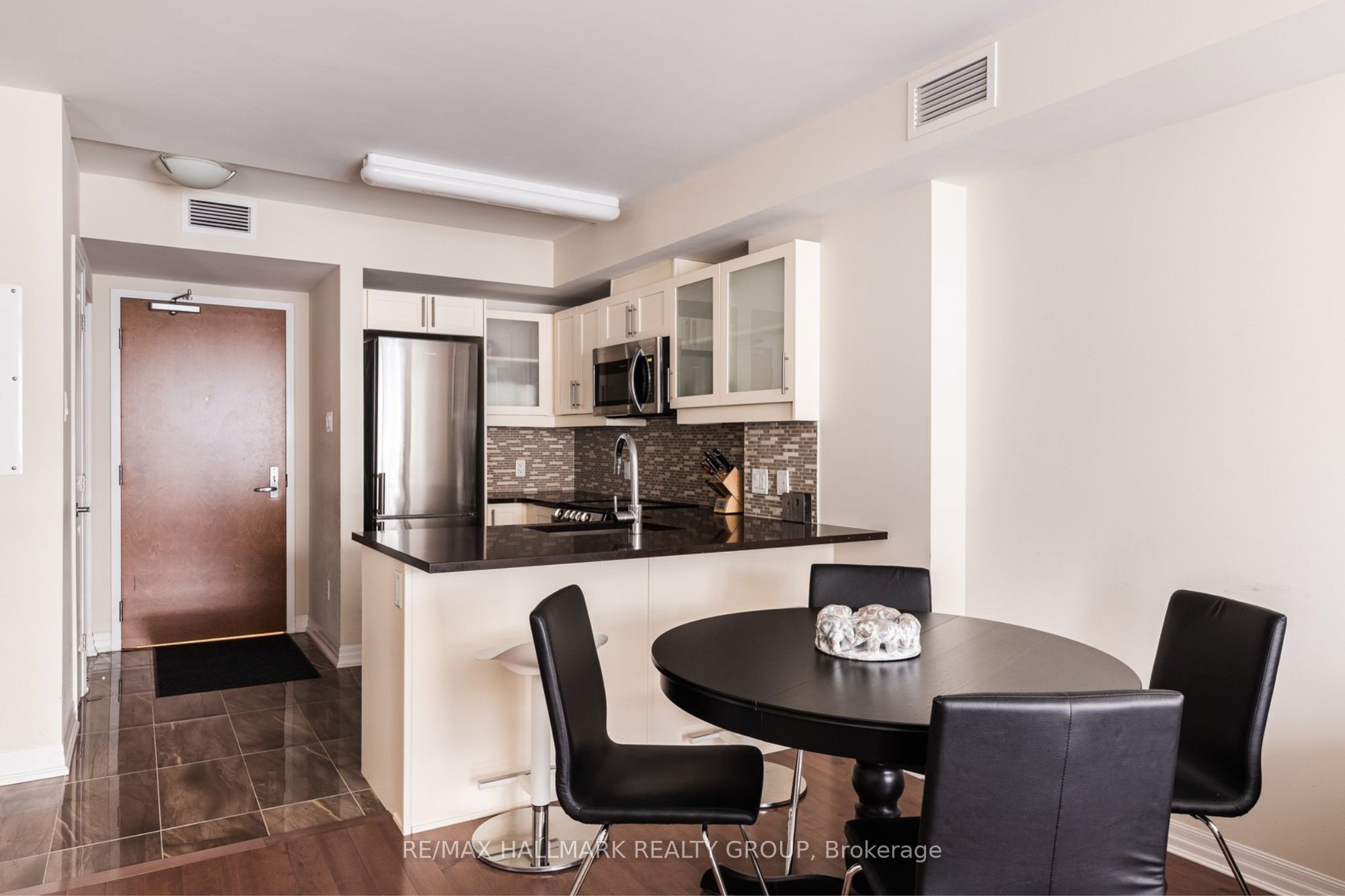 195 BESSERER Street 2106, Lower Town - Sandy Hill, ON K1N 0B6 photo 5