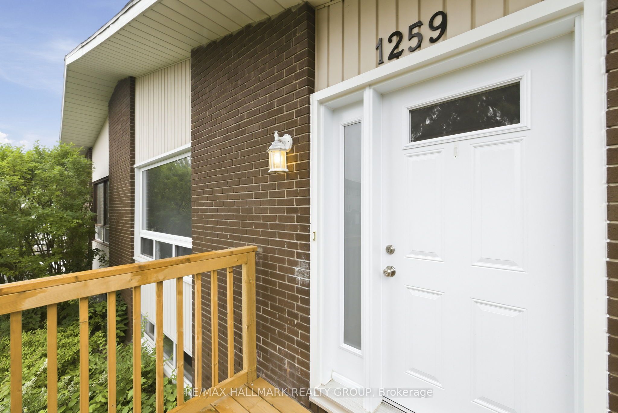 1259 Marenger Street, Orleans - Convent Glen and Area, ON K1C 1S1 photo 2