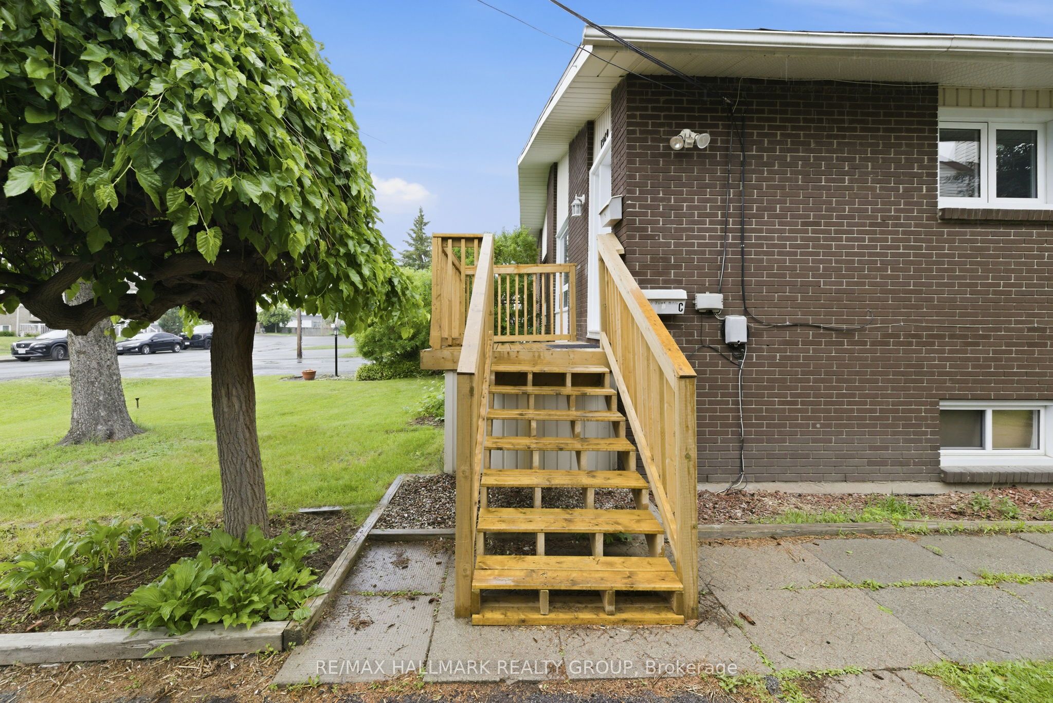 1259 Marenger Street, Orleans - Convent Glen and Area, ON K1C 1S1 photo 3