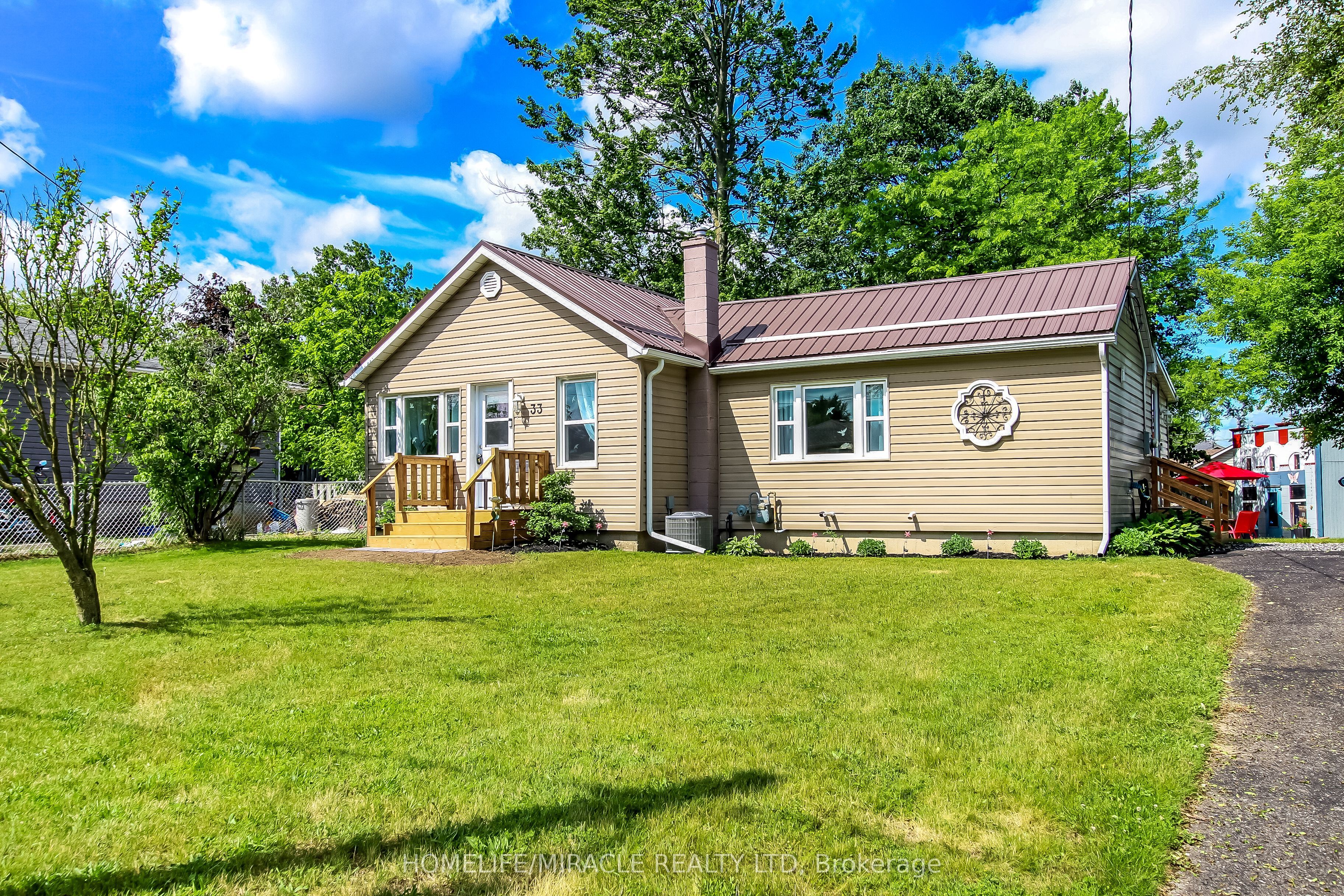 33 Ontario Street, Tillsonburg, ON N4G 2V7 photo 2