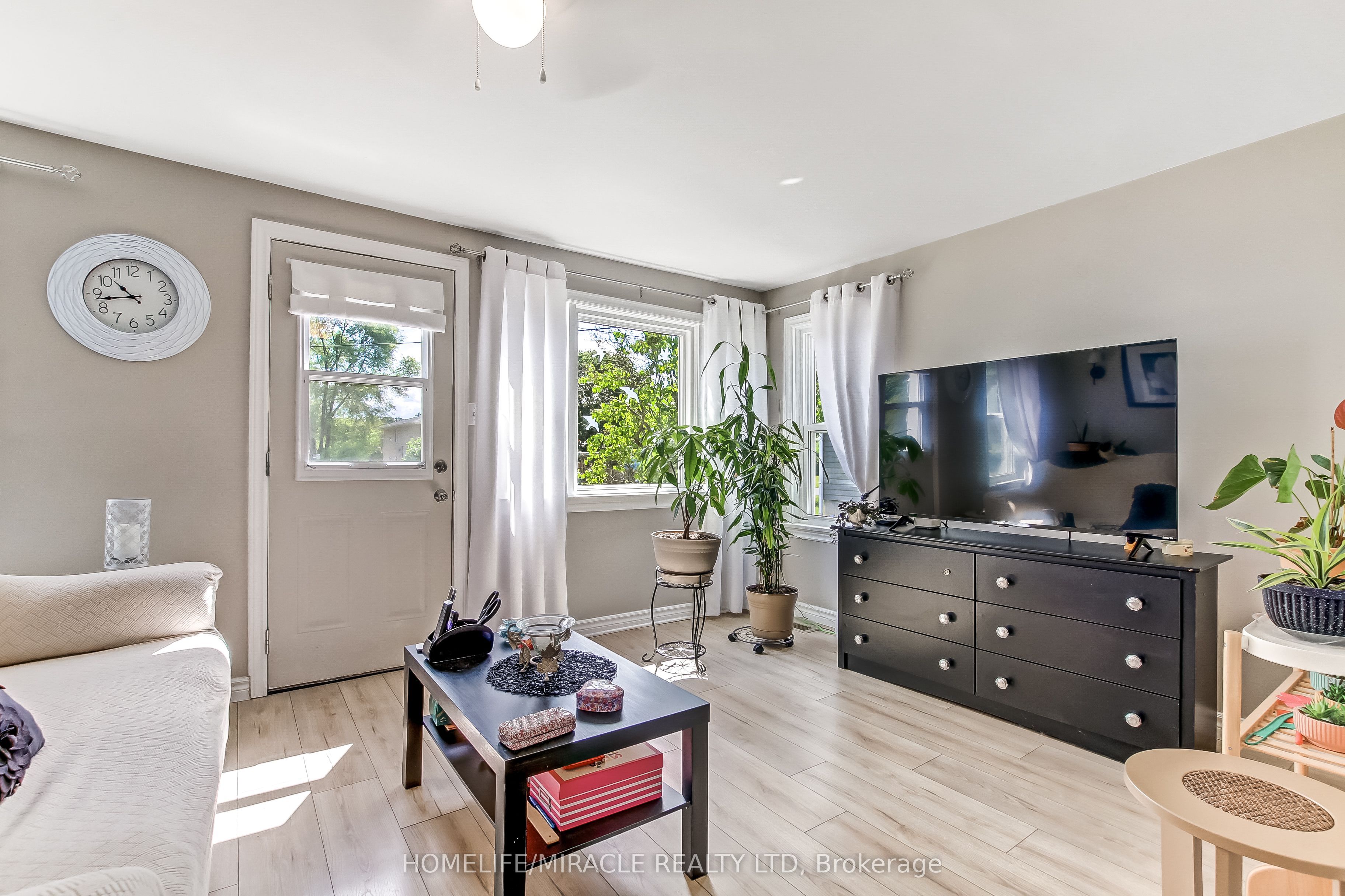 33 Ontario Street, Tillsonburg, ON N4G 2V7 photo 3