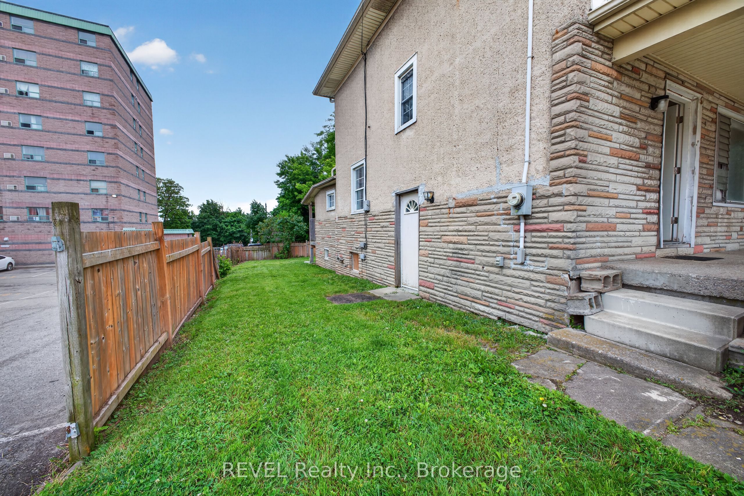 64 Division Street, St. Catharines, ON L2R 3G6 photo 2