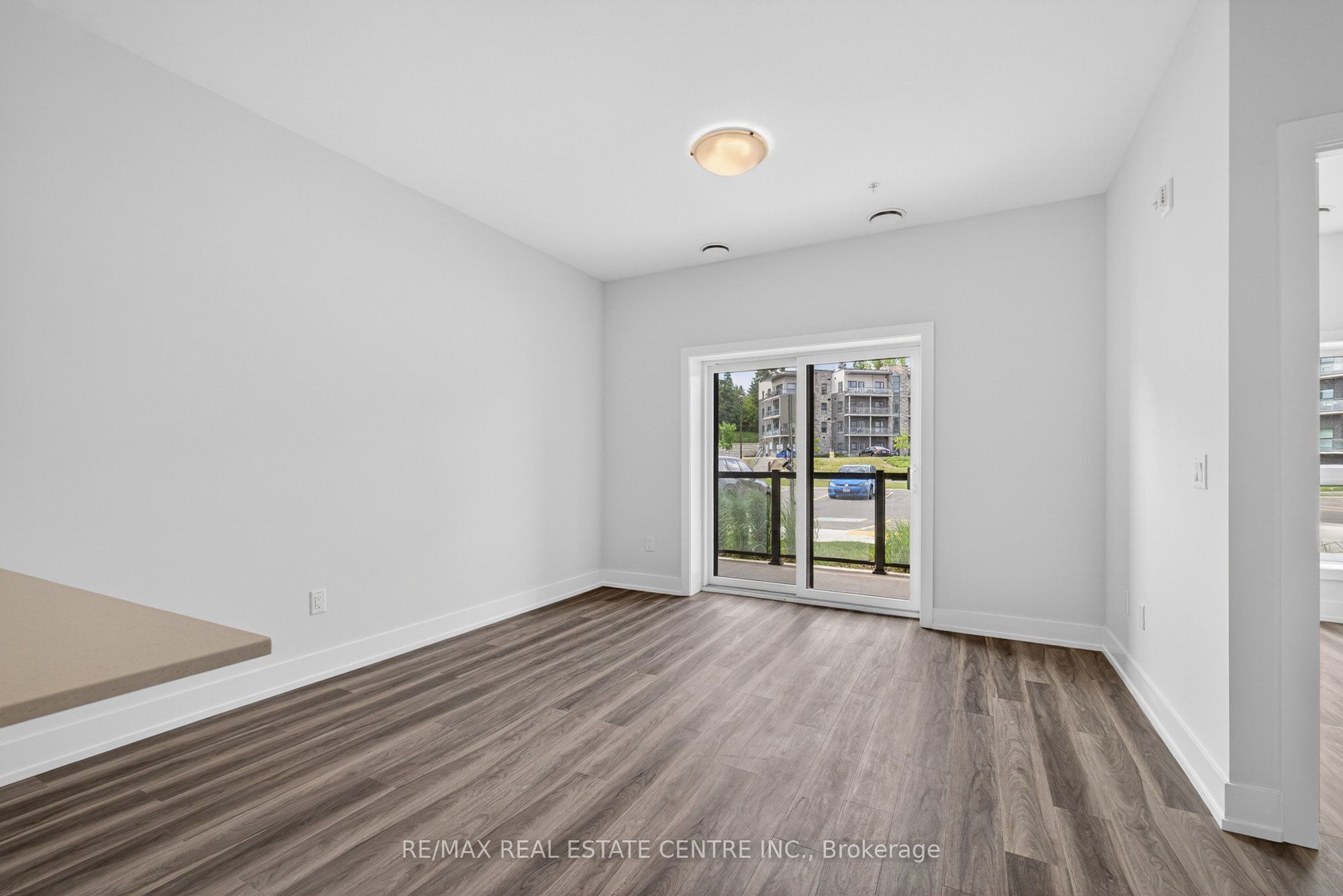 1100 Lackner Place 114, Kitchener, ON N2A 3R2 photo 4