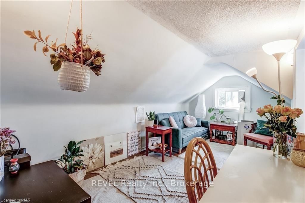 5 Linwood Street Upper, St. Catharines, ON L2R 1H2
