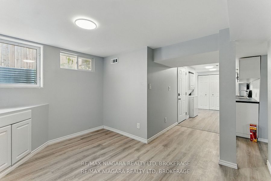 290 Scholfield Avenue S Lower, Welland, ON L3B 1N8 photo 3