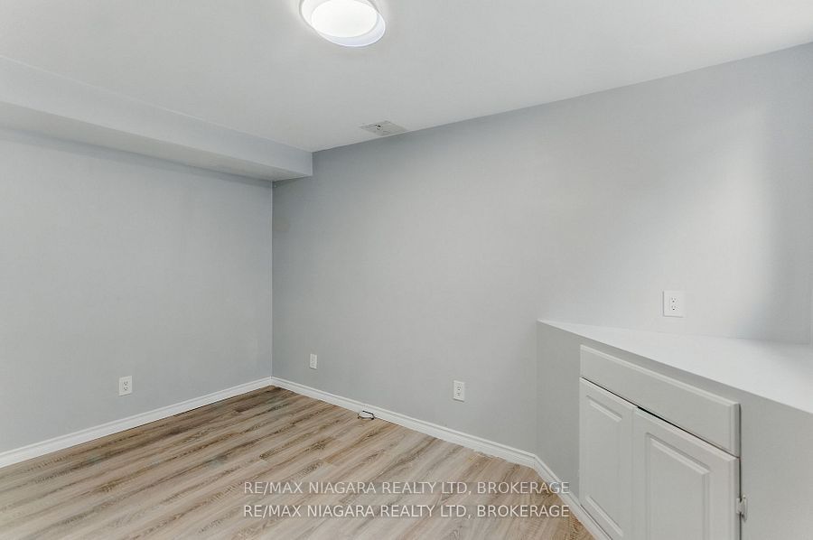 290 Scholfield Avenue S Lower, Welland, ON L3B 1N8 photo 5