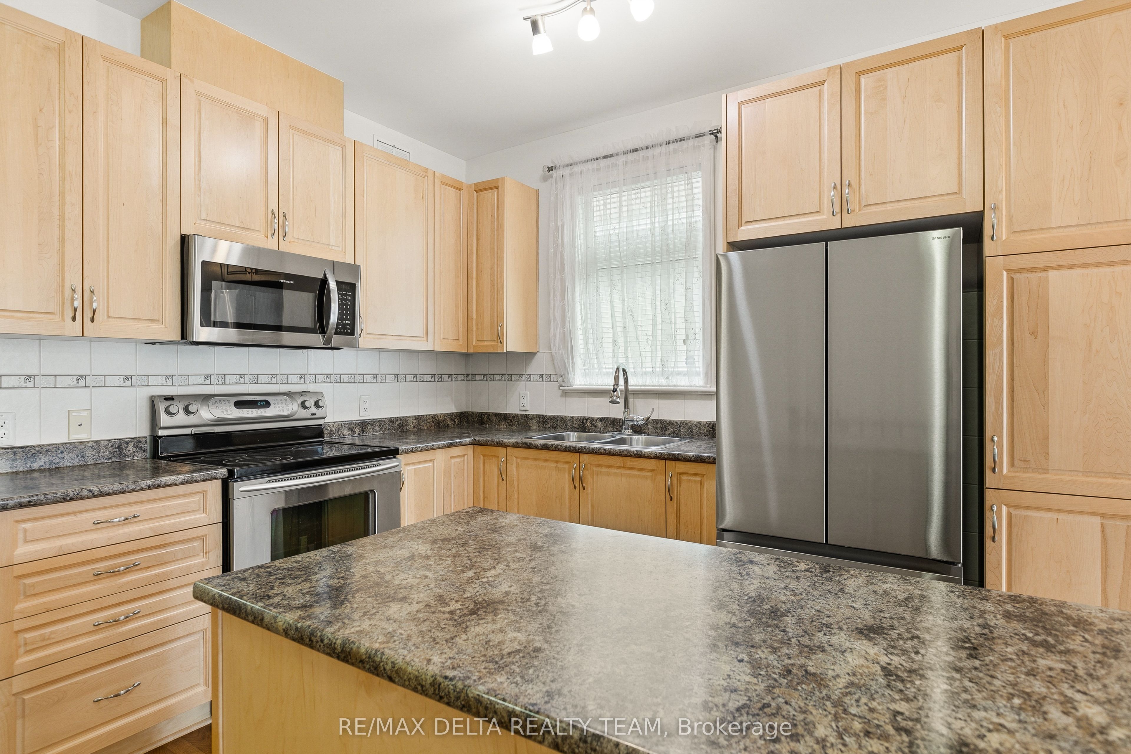 346 Farincourt Crescent, Orleans - Cumberland and Area, ON K4A 0M6 photo 4