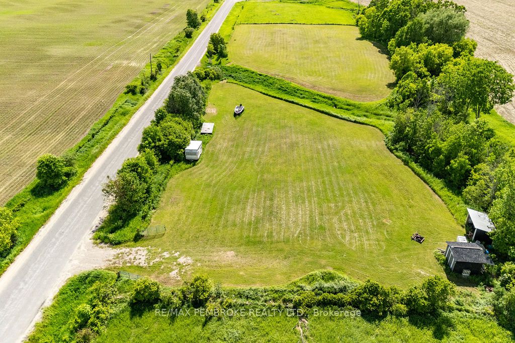 112 Cornerview Road, Whitewater Region, ON K0J 1K0